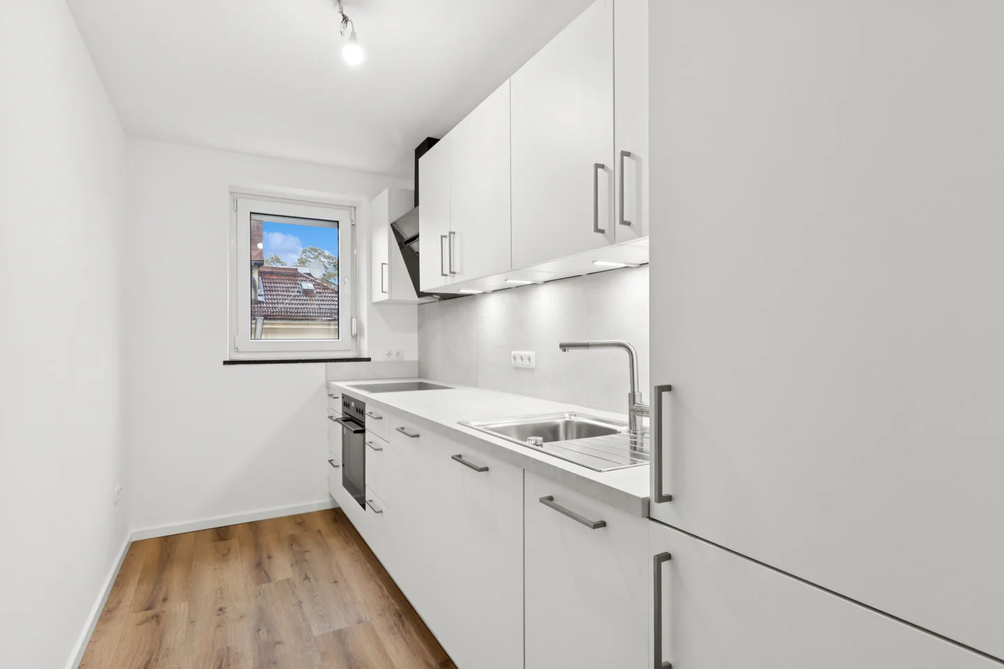 Kernsanierte 2-Zimmer-Wohnung mit Südloggia in Schwabing - Foto 4