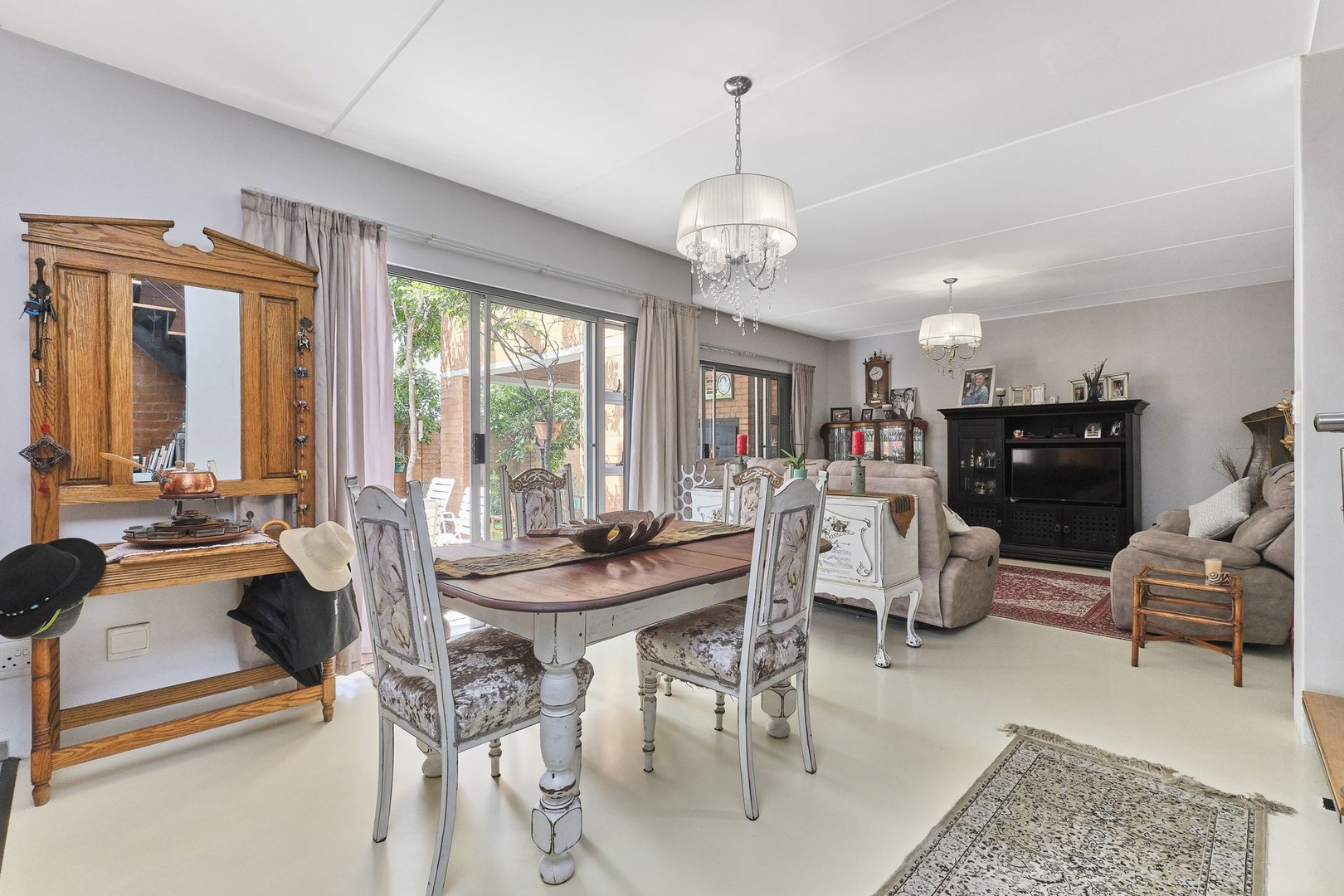33 Thorn Tree Place, 3 bedrooms, 2,5 bathrooms