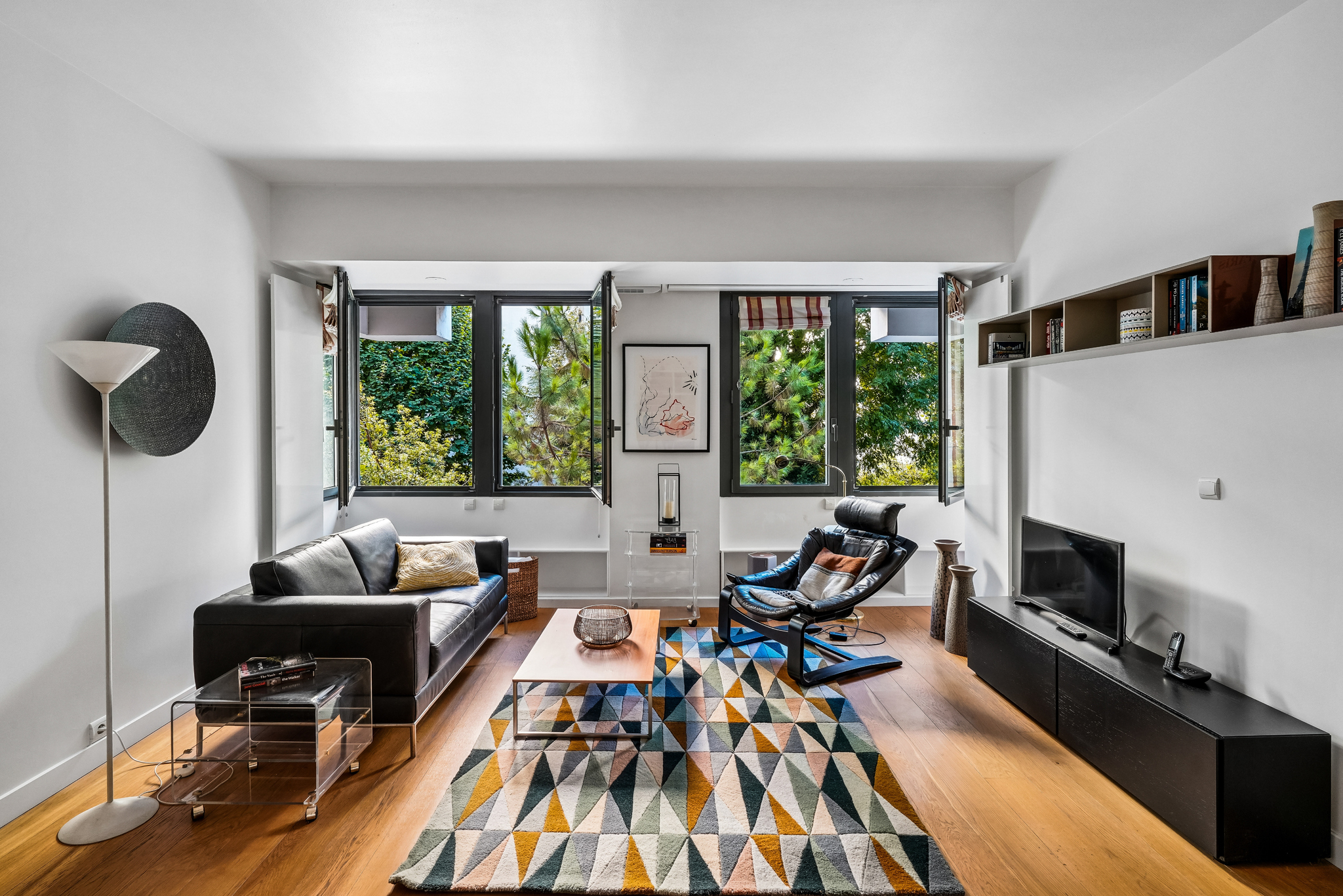 Exclusive listing – Paris 16th, Victor Hugo district – 54 m² air-conditioned apartment overlooking a garden