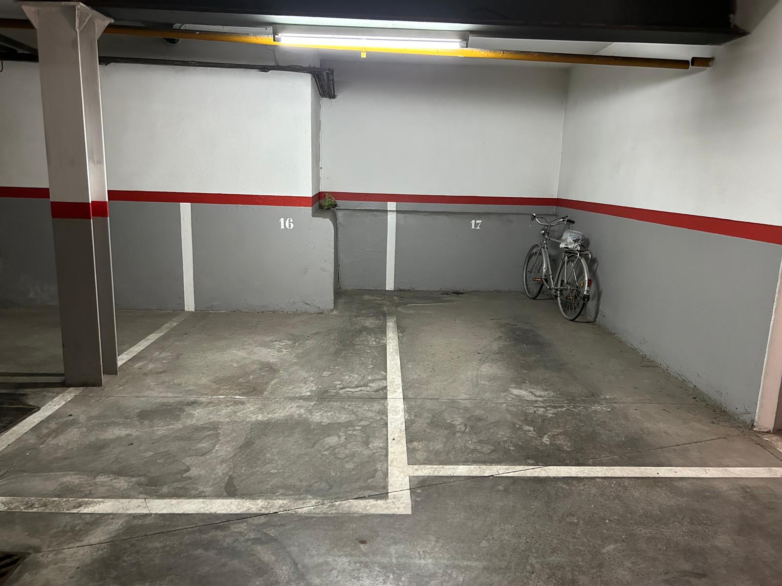 Parking doble en Isla de Cuba, Sitges