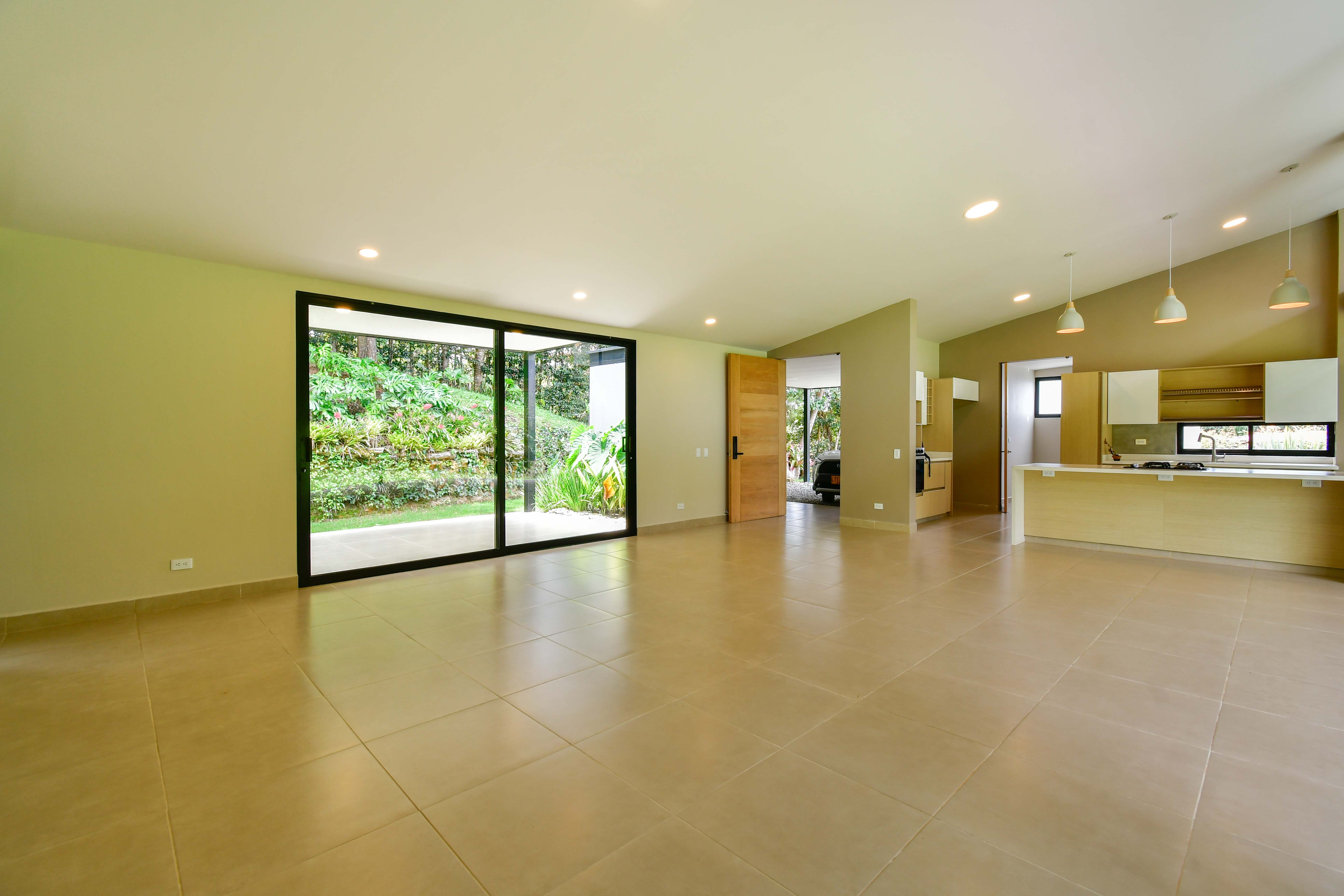 Moderna casa con terraza para venta en La Ceja
