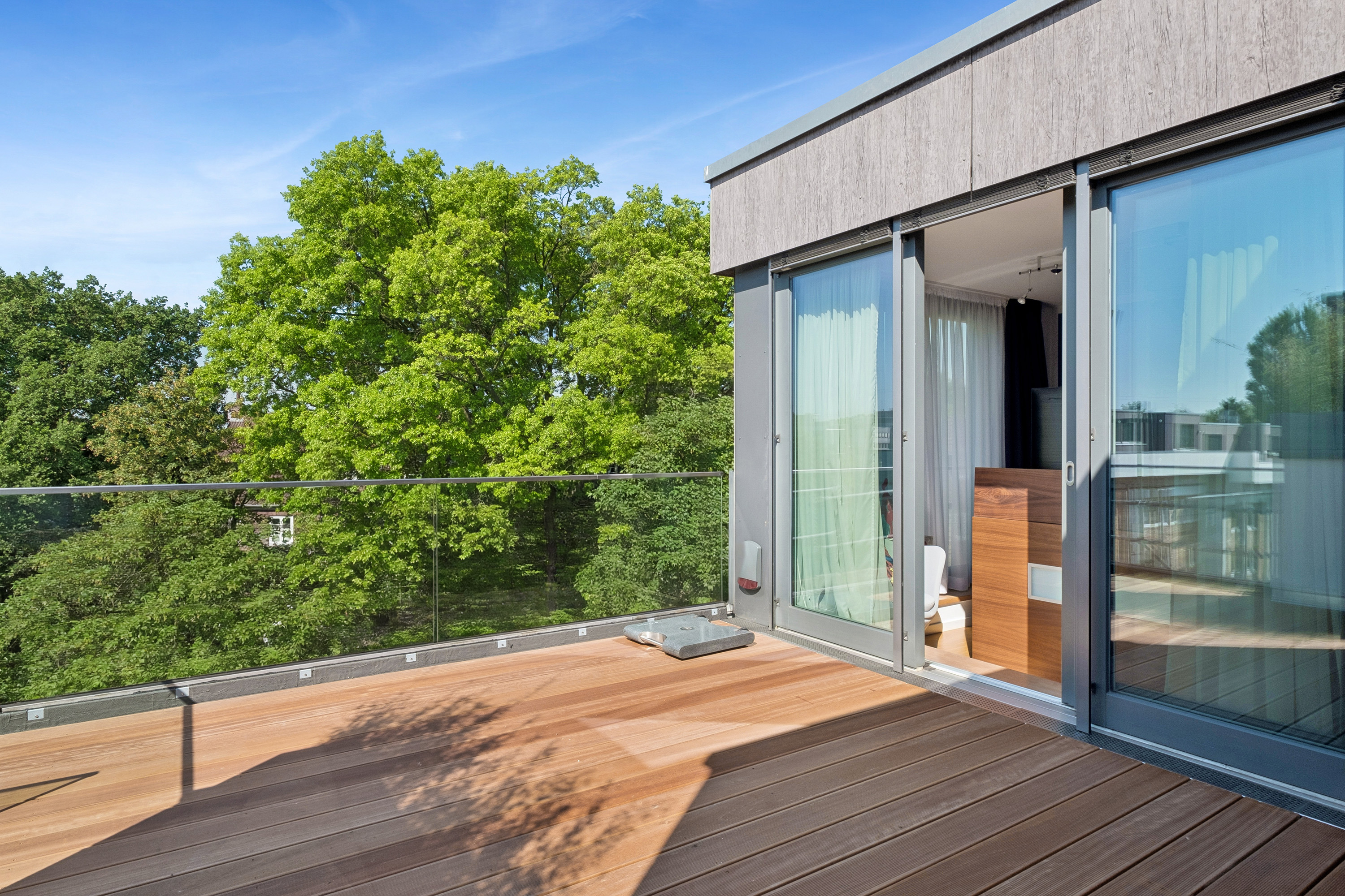 Lichtdurchflutet. Modern. Naturnah. Penthouse am Inselkanal!