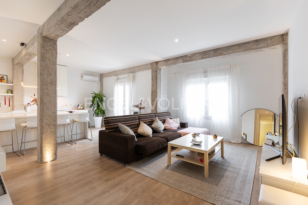 Beautiful refurbished apartment for short term