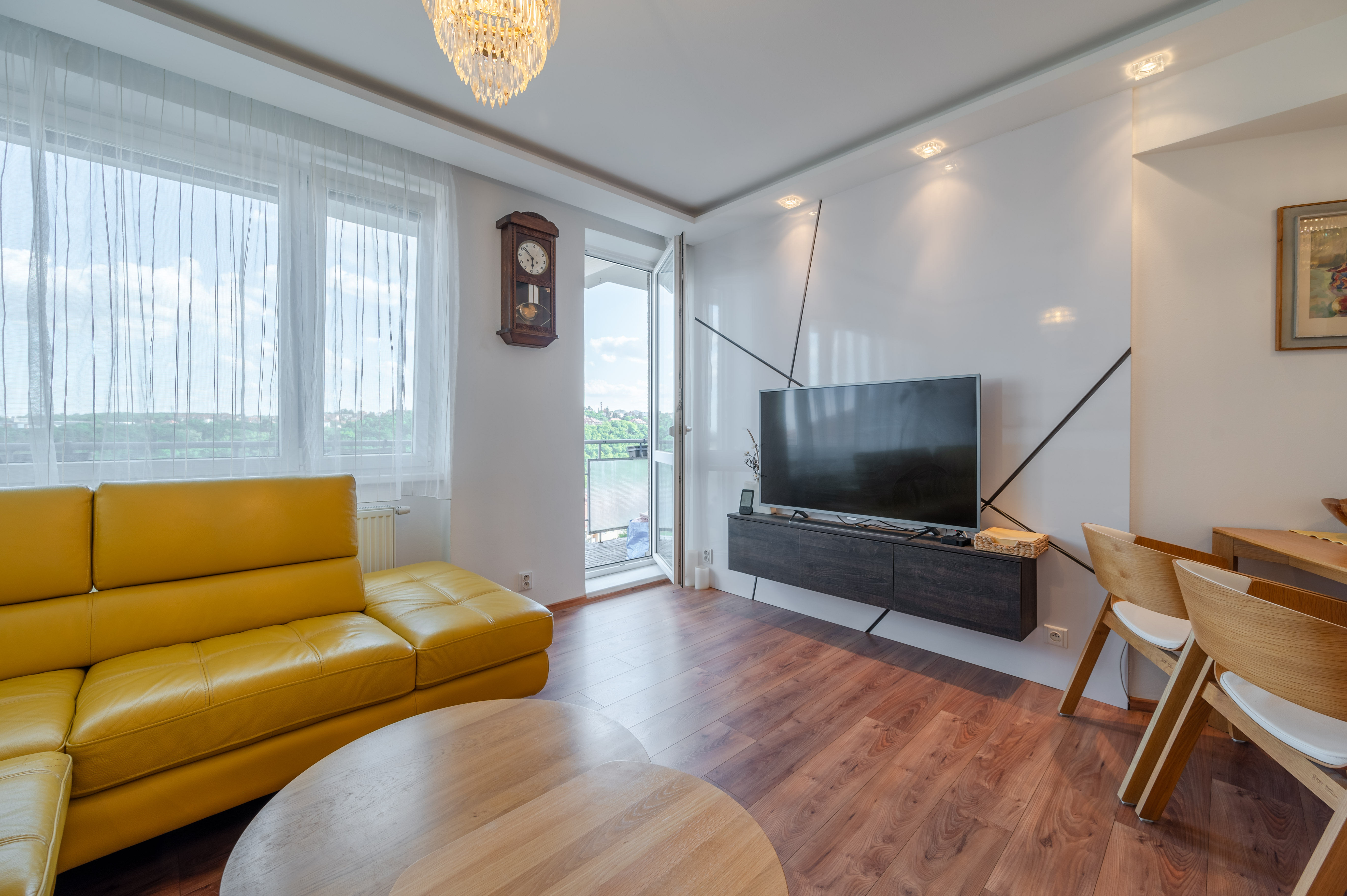 Rent a 3+kt apartment with a balcony - Smíchov