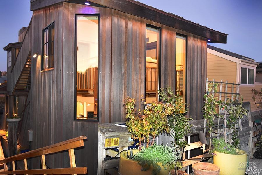 Waterfront Living in Its Most Enchanting Form