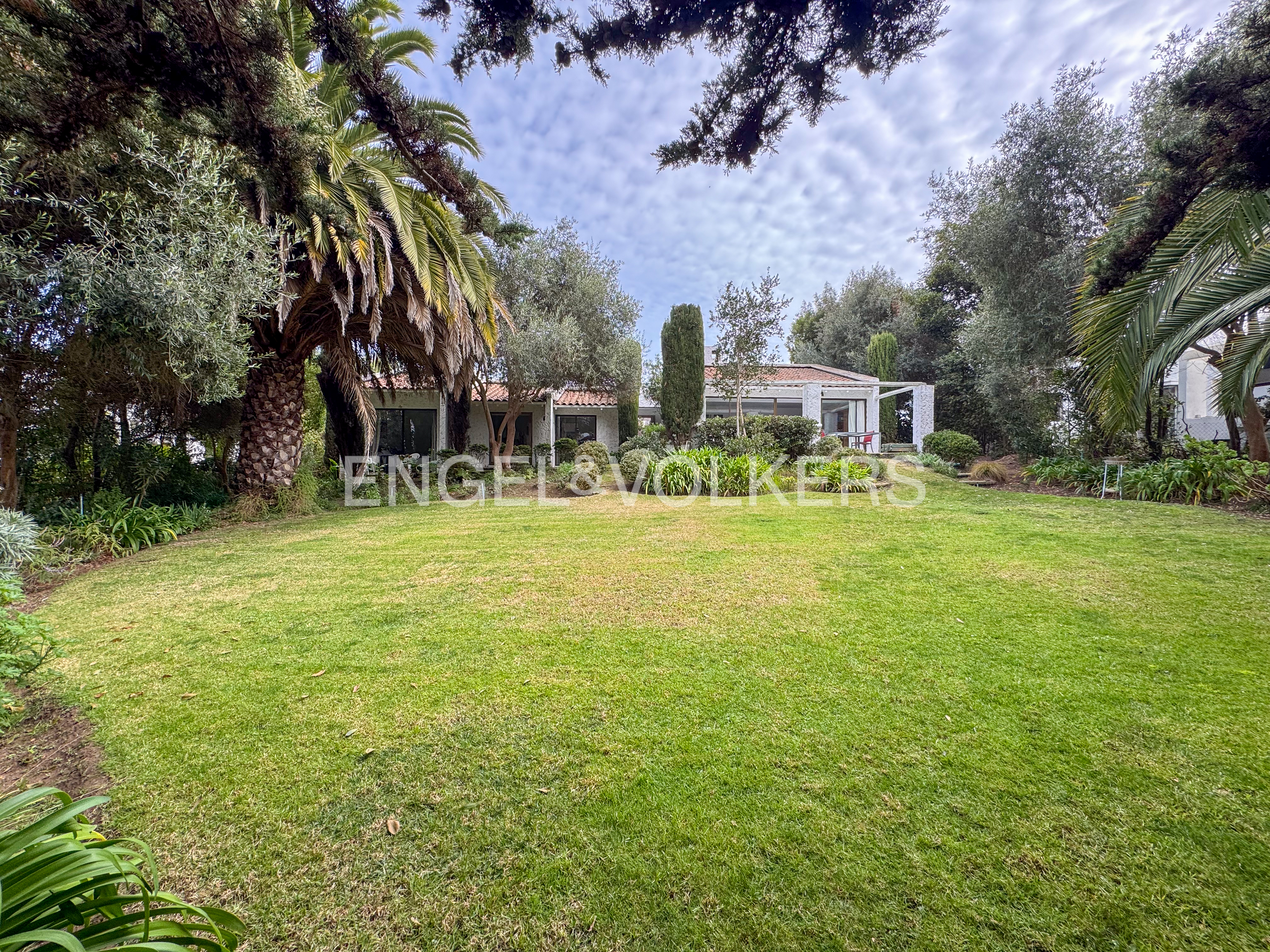 Casa orilla cancha para remodelar en Marbella