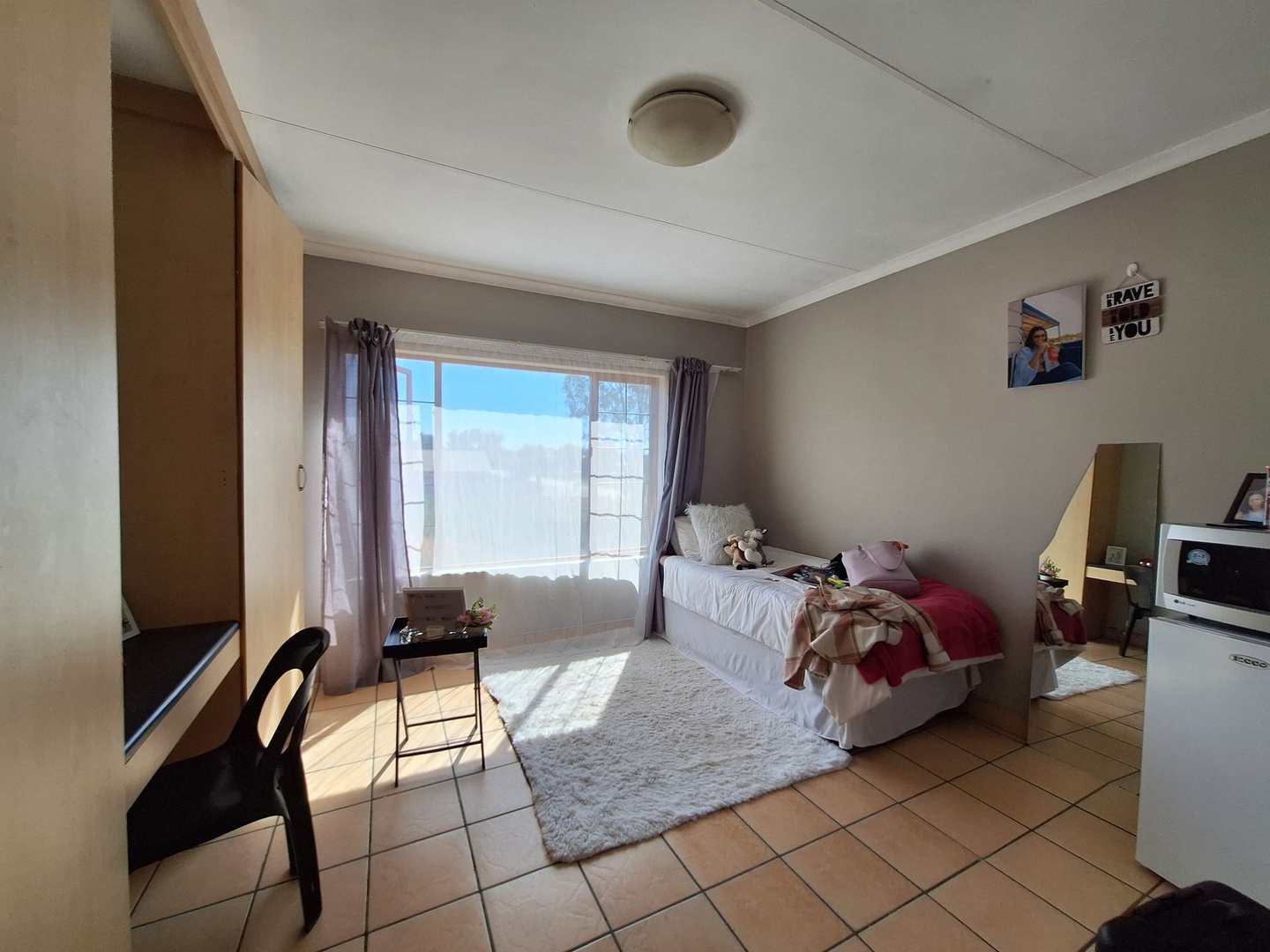 Investment Opportunity – North-Facing Bachelor Apartment in Prime Location