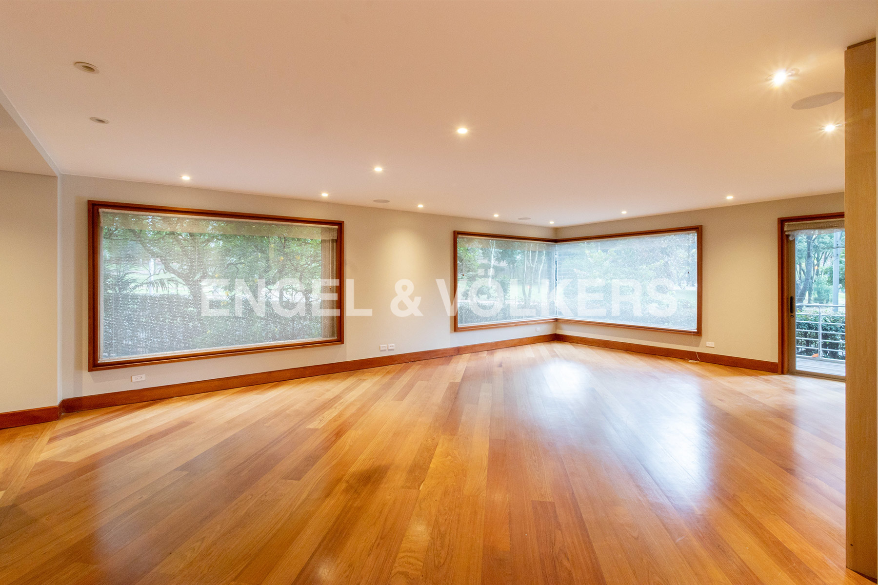 Exclusivo apartamento con terraza para arriendo en Chicó