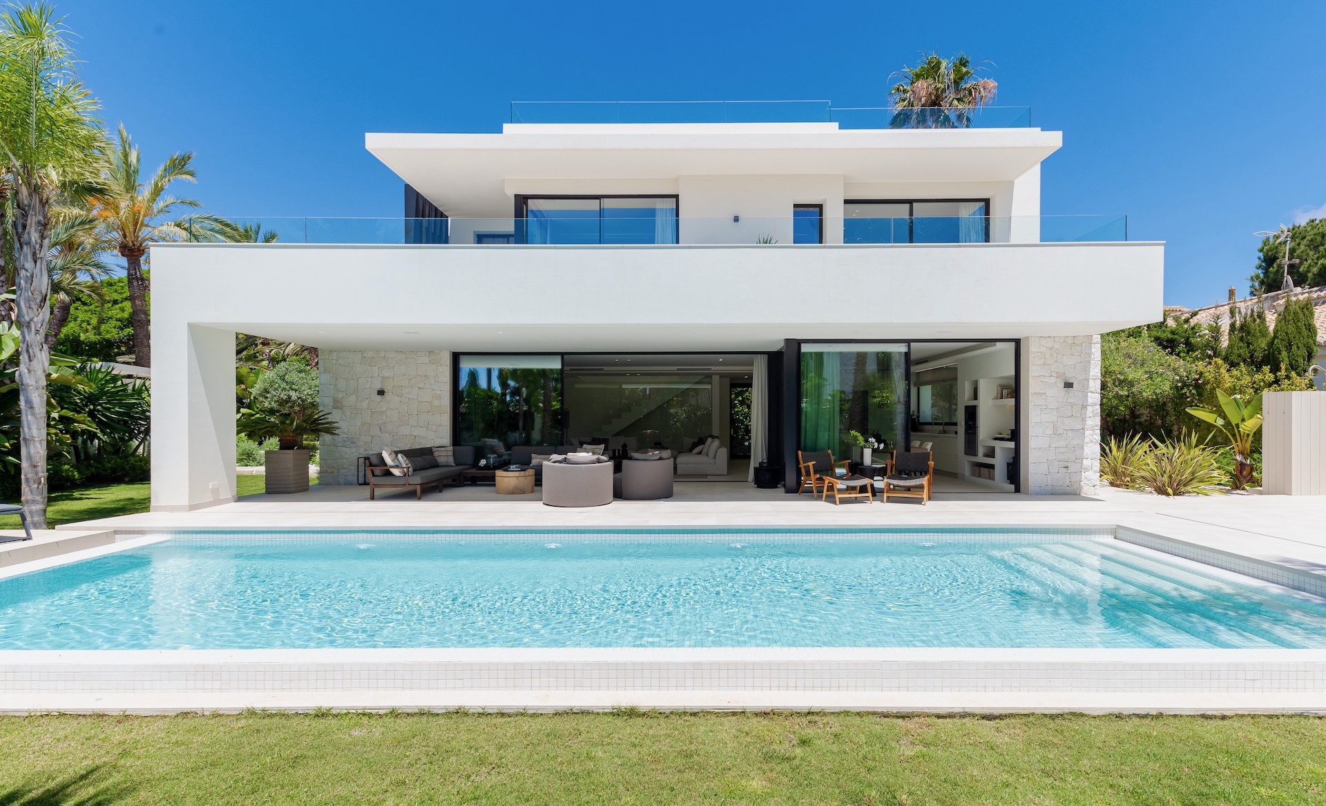 Impresionante villa contemporánea con vistas panorámicas al mar