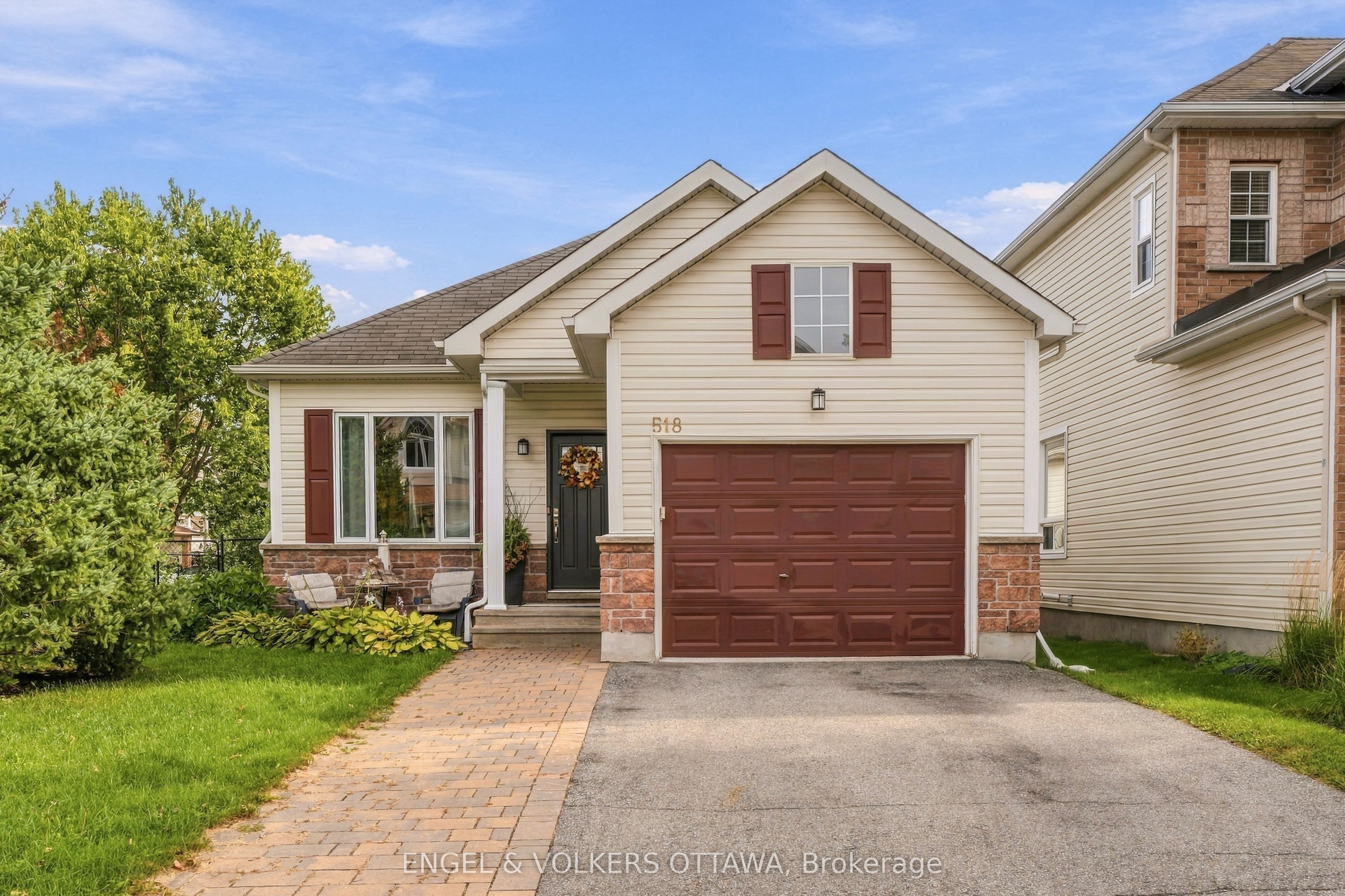 Beautiful and Bright Bungalow in Barrhaven!
