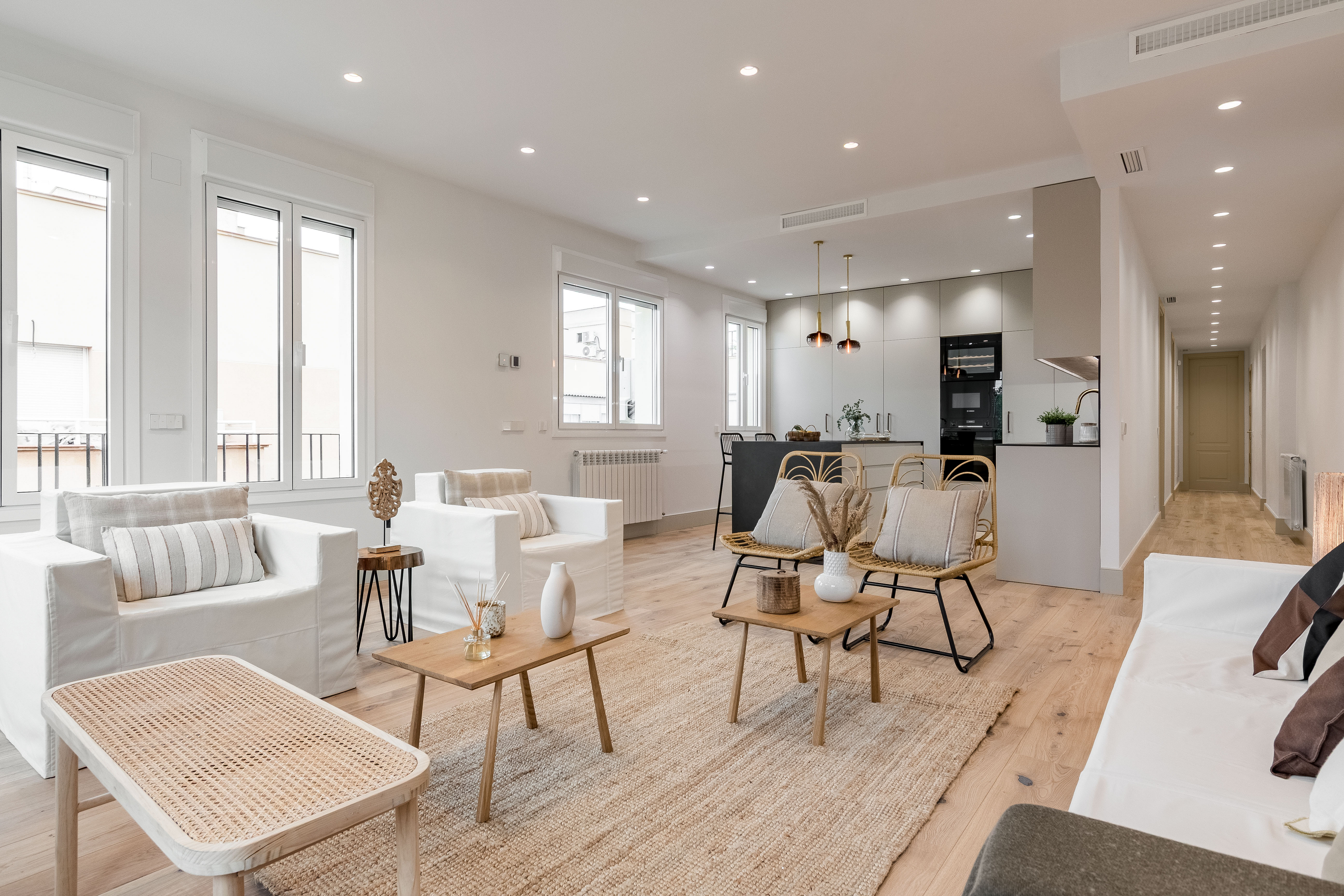 Renovated exterior apartment in Chamberí with parking garage