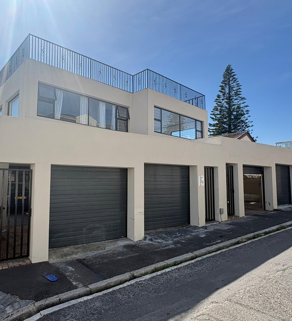 Spacious 3-bedroom apartment with stunning mountain and City views