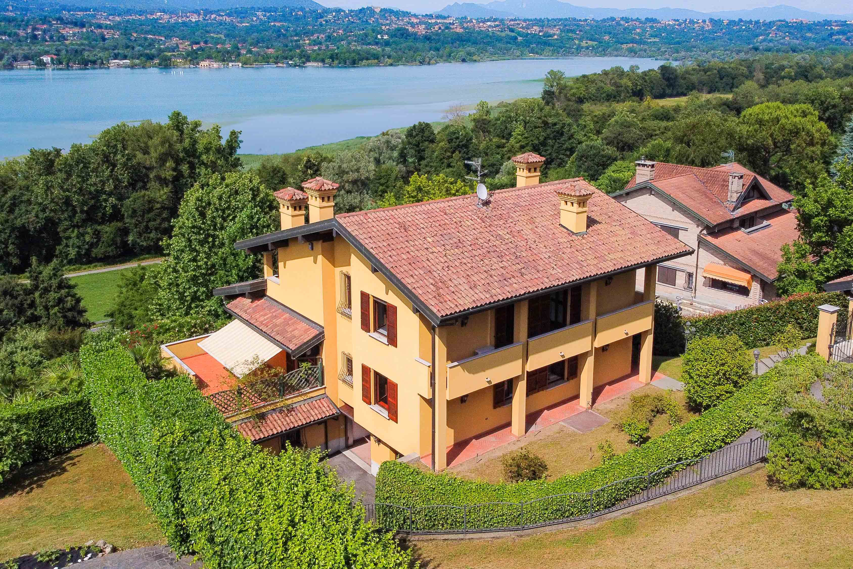 Classy villa with enchanting lake view