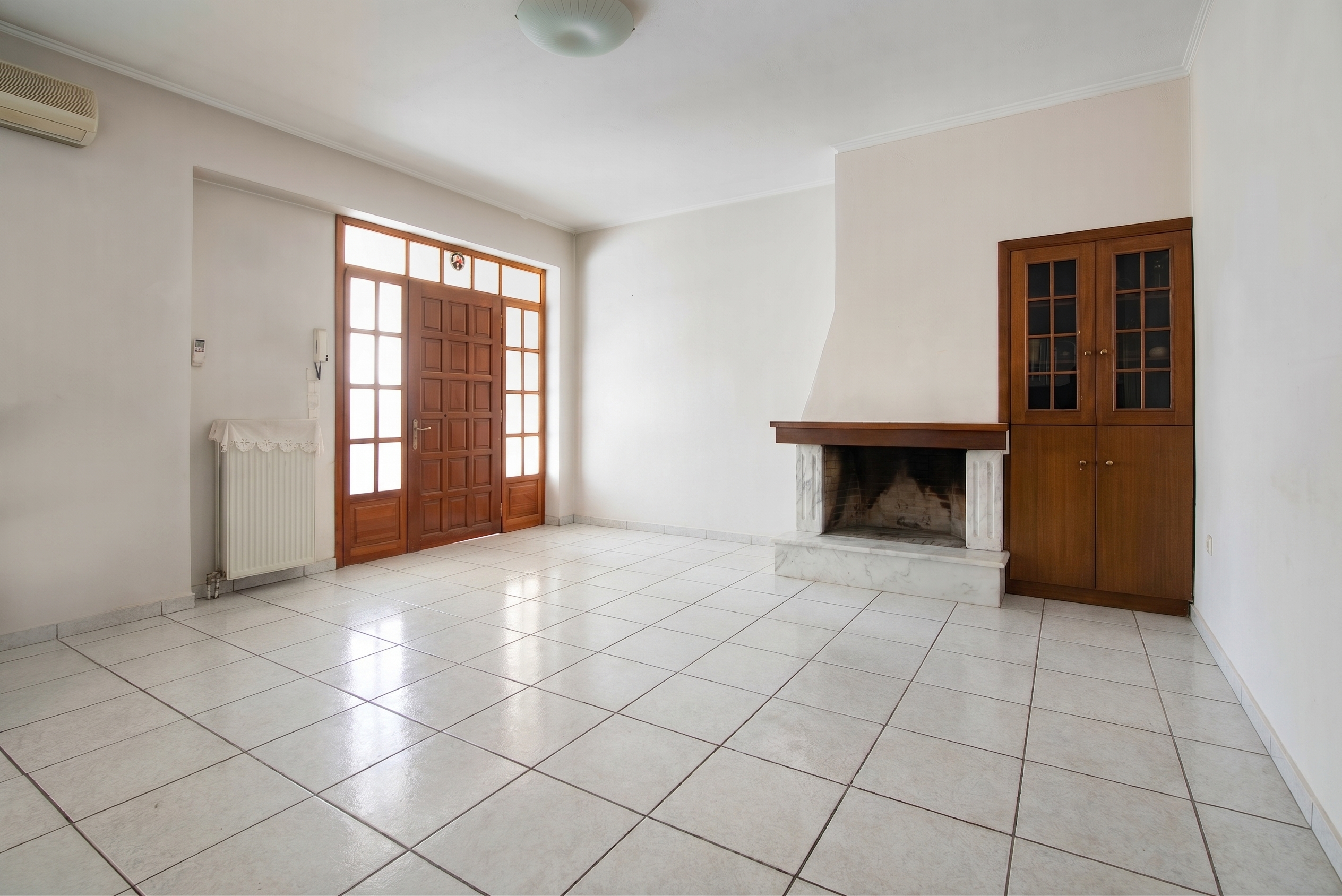 Excellent 82 sq.m. apartment on the 2nd floor with fireplace - 2-minute walk from Peristeri metro station