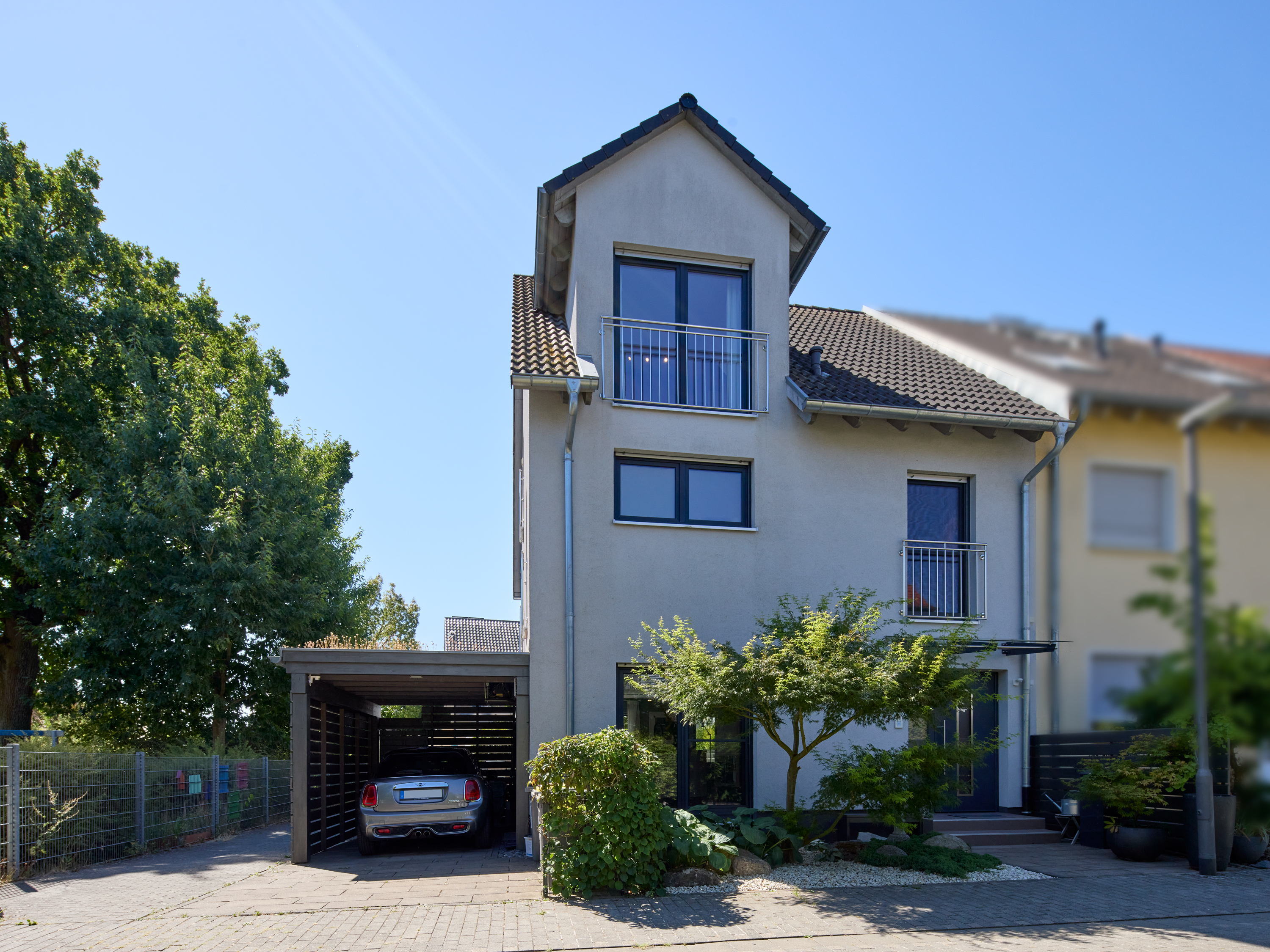 Großräumiges Reihenendhaus mit hochwertiger Ausstattung und Einliegerwohnung in Harheim