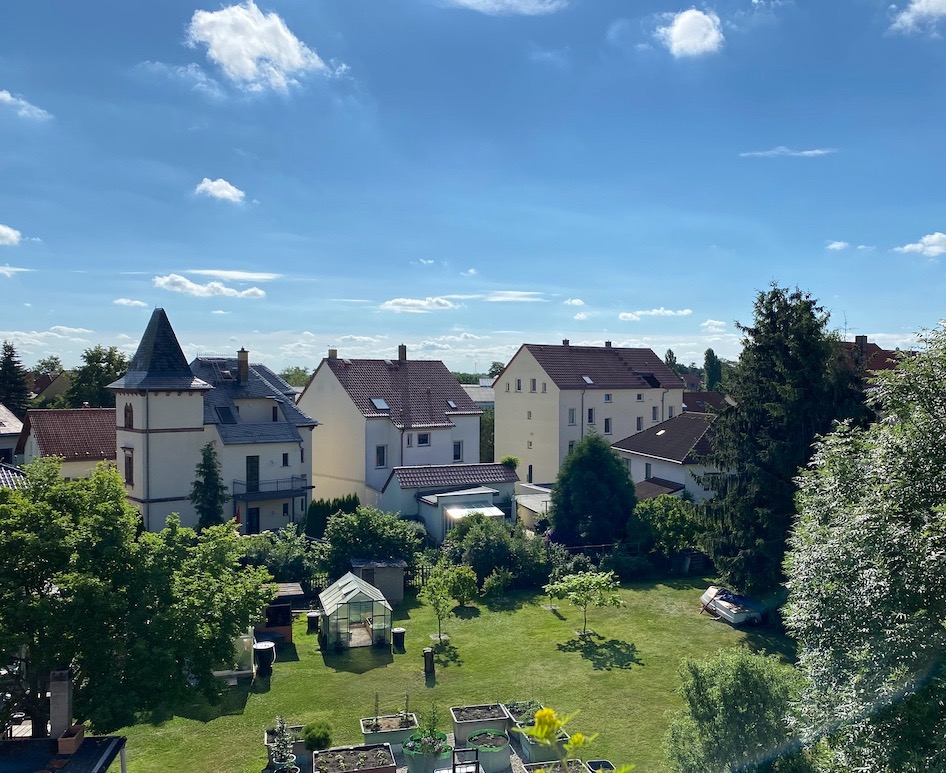 Charmante Maisonette-Dachgeschosswohnung mit Balkon und Tiefgaragen-Stellplatz