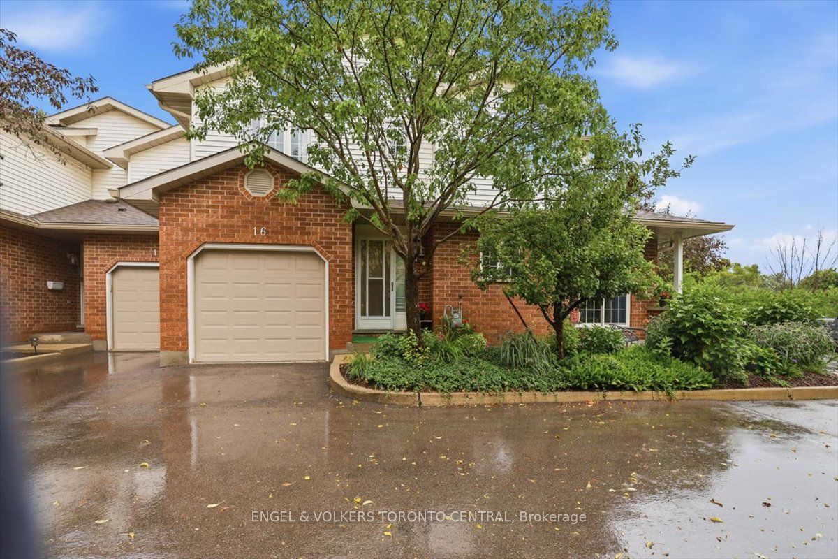 Charming Townhouse In A Prime Waterloo Location