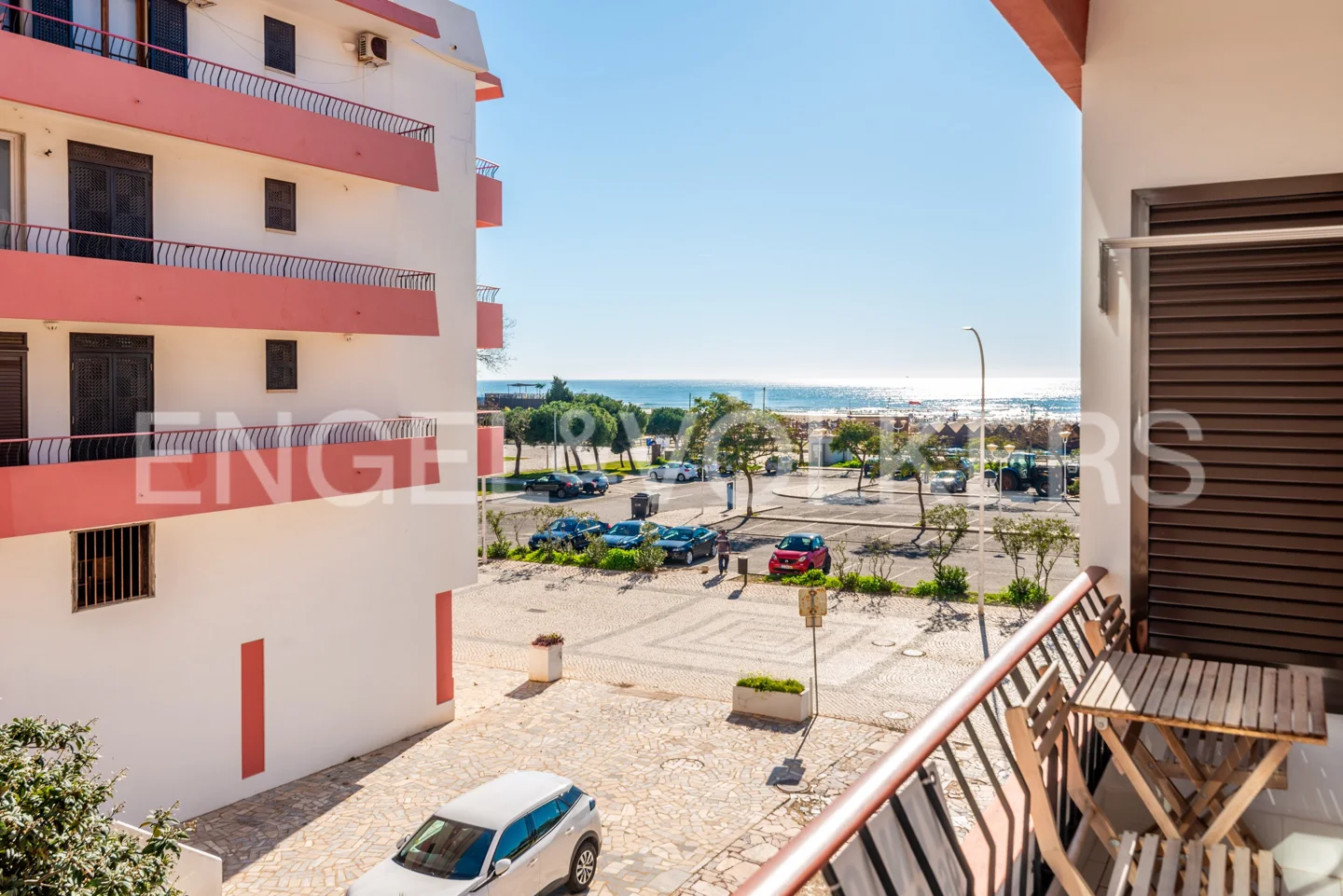 Renovated 2-Bed Ocean View Apartment in Monte Gordo