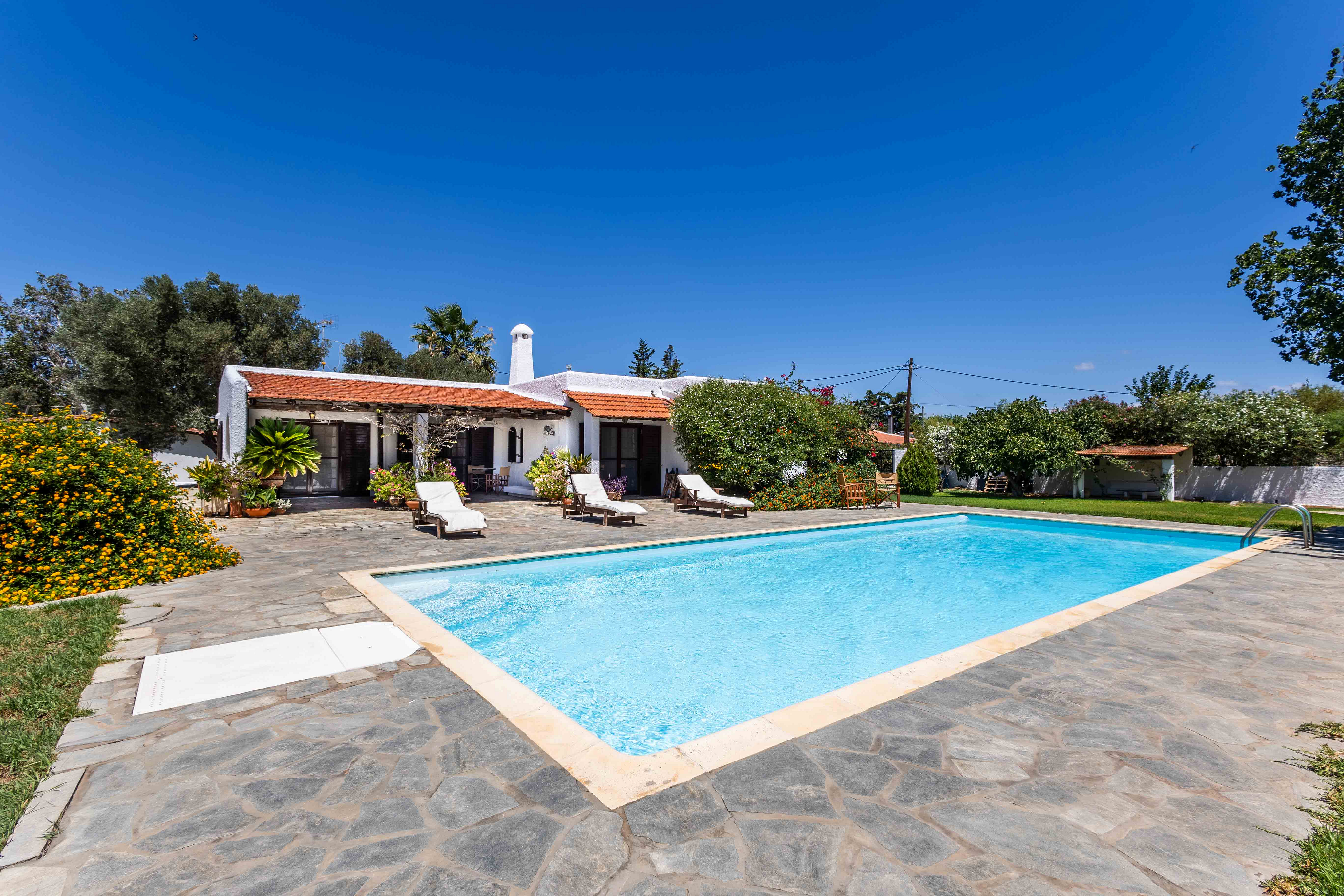 Unique holiday estate with a private pool in Marathonas