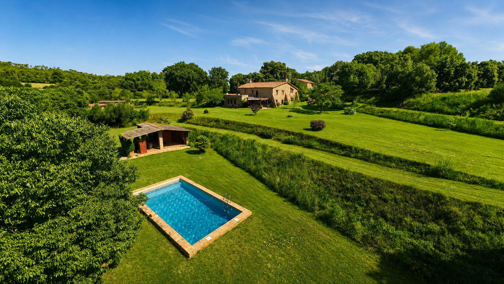 Descobriu una masia històrica exclusiva de luxe amb piscina i vistes a la muntanya a Orfes, Vilademuls (Alt Empordà)