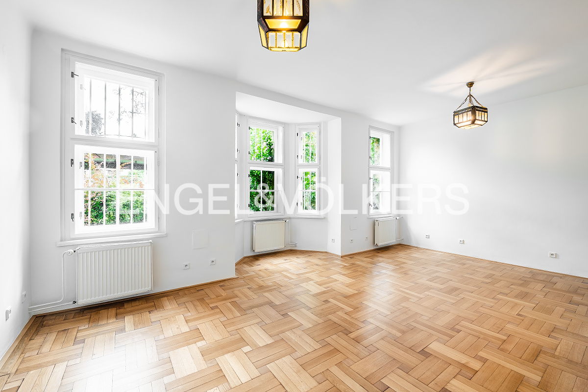 Rental of a prestigious 6+1 villa with garden in Střešovice after complete renovation