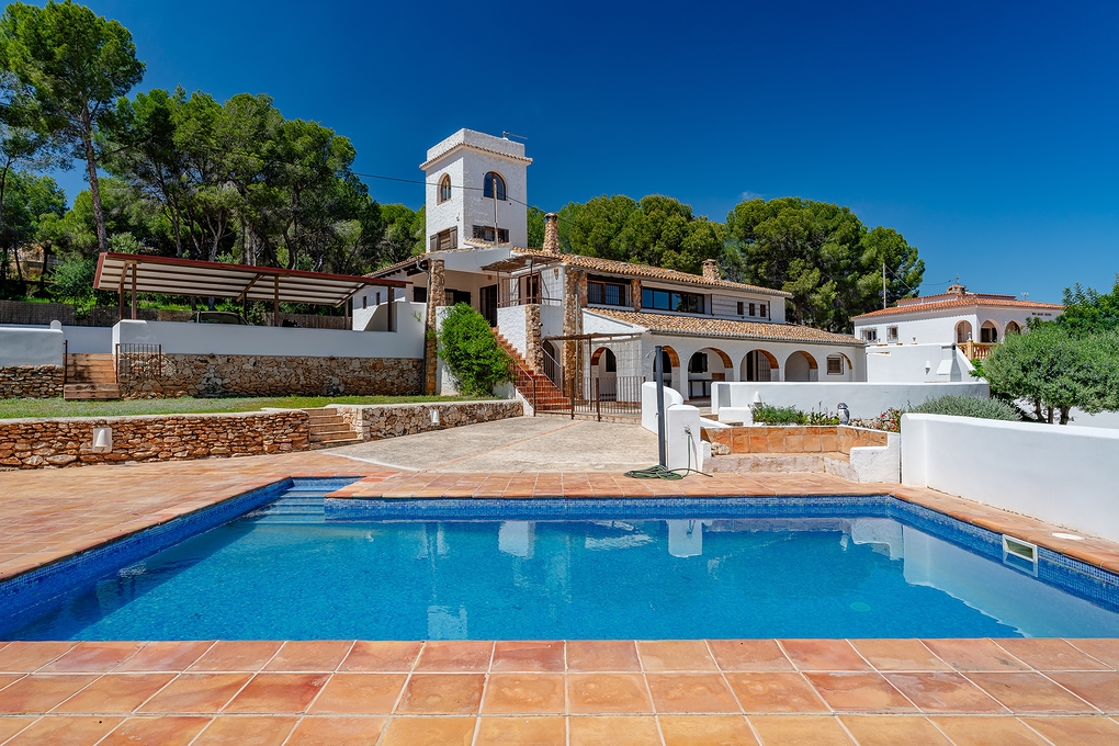 Villa in walking distance of La Fustera beach
