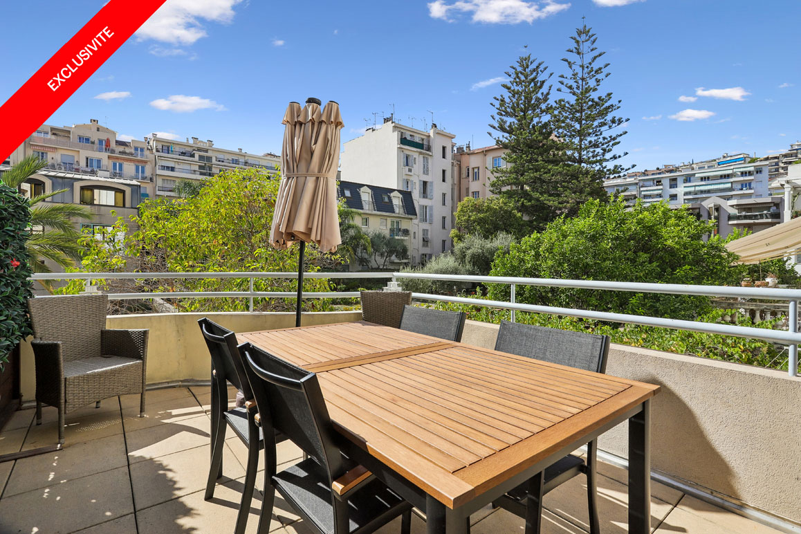 Beautiful one-bedroom apartment with south-facing terrace and Mediterranean garden views
