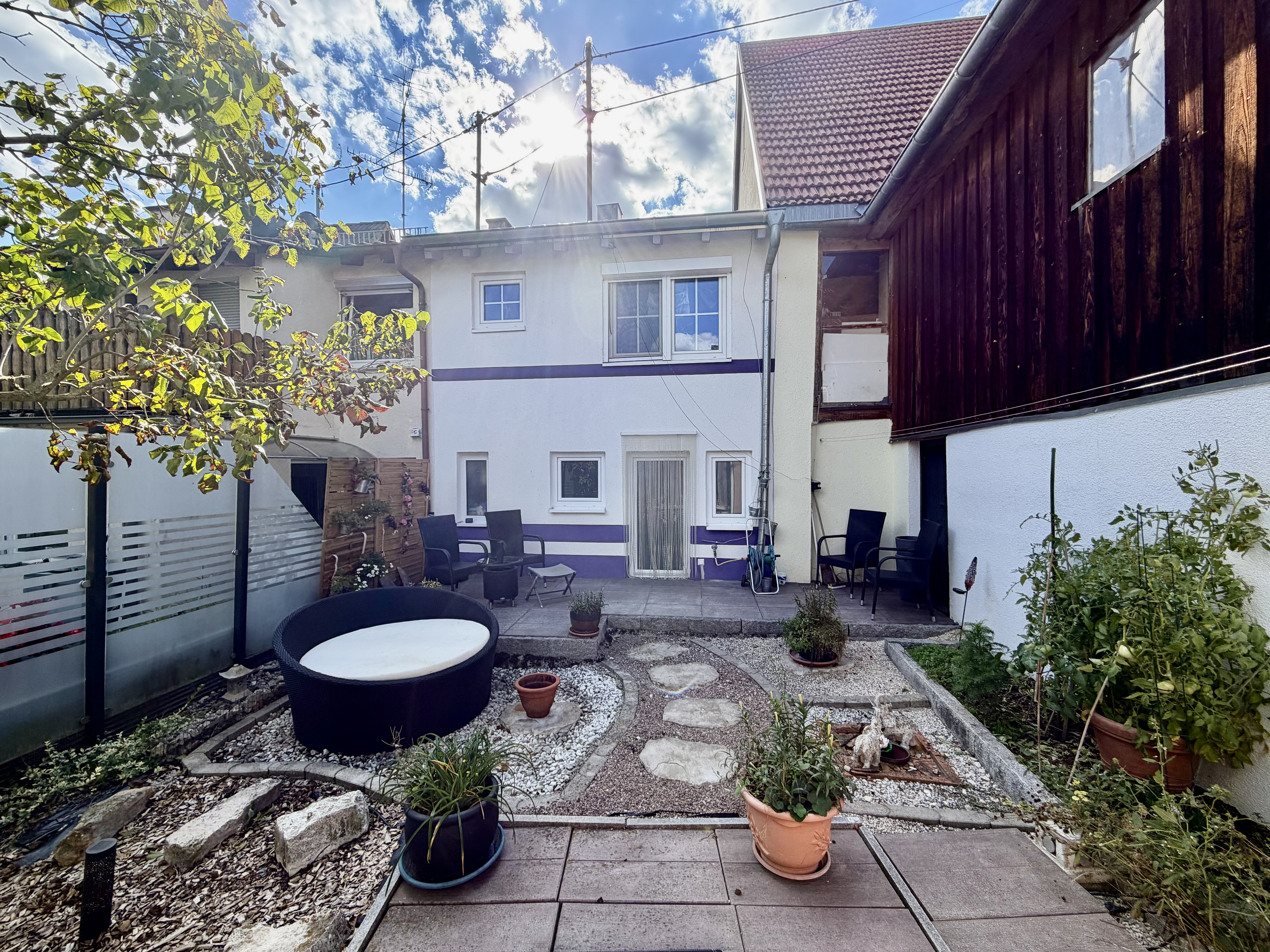 Kompaktes Reihenmittelhaus mit Garten und ausgebautem Dachgeschoss in Münsingen-Dottingen