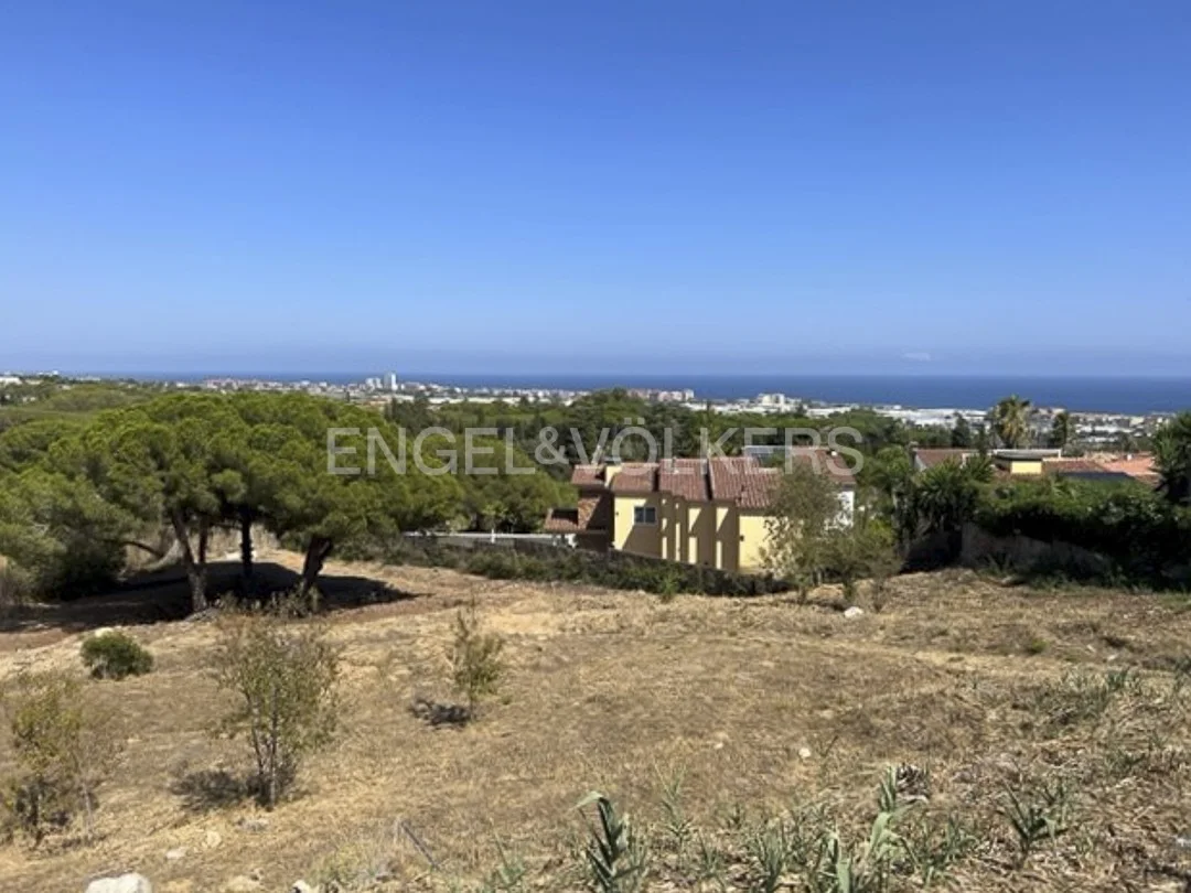Lot with sea views