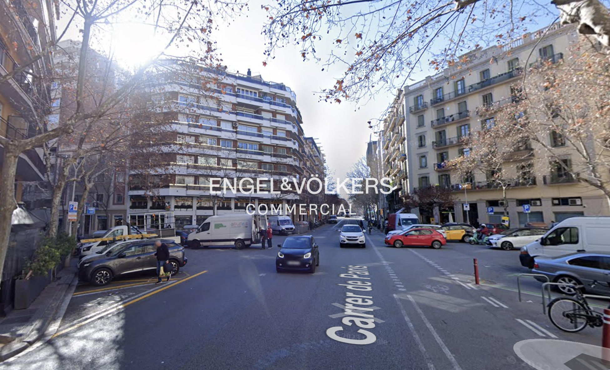 Local esquinero disponible en tramo comercial de calle Paris