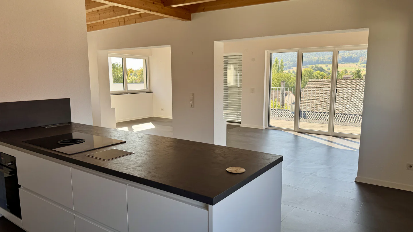 Sonne, Aussicht, Penthouse-Feeling: Ihr neues Zuhause in Bohlingen - Photo 3
