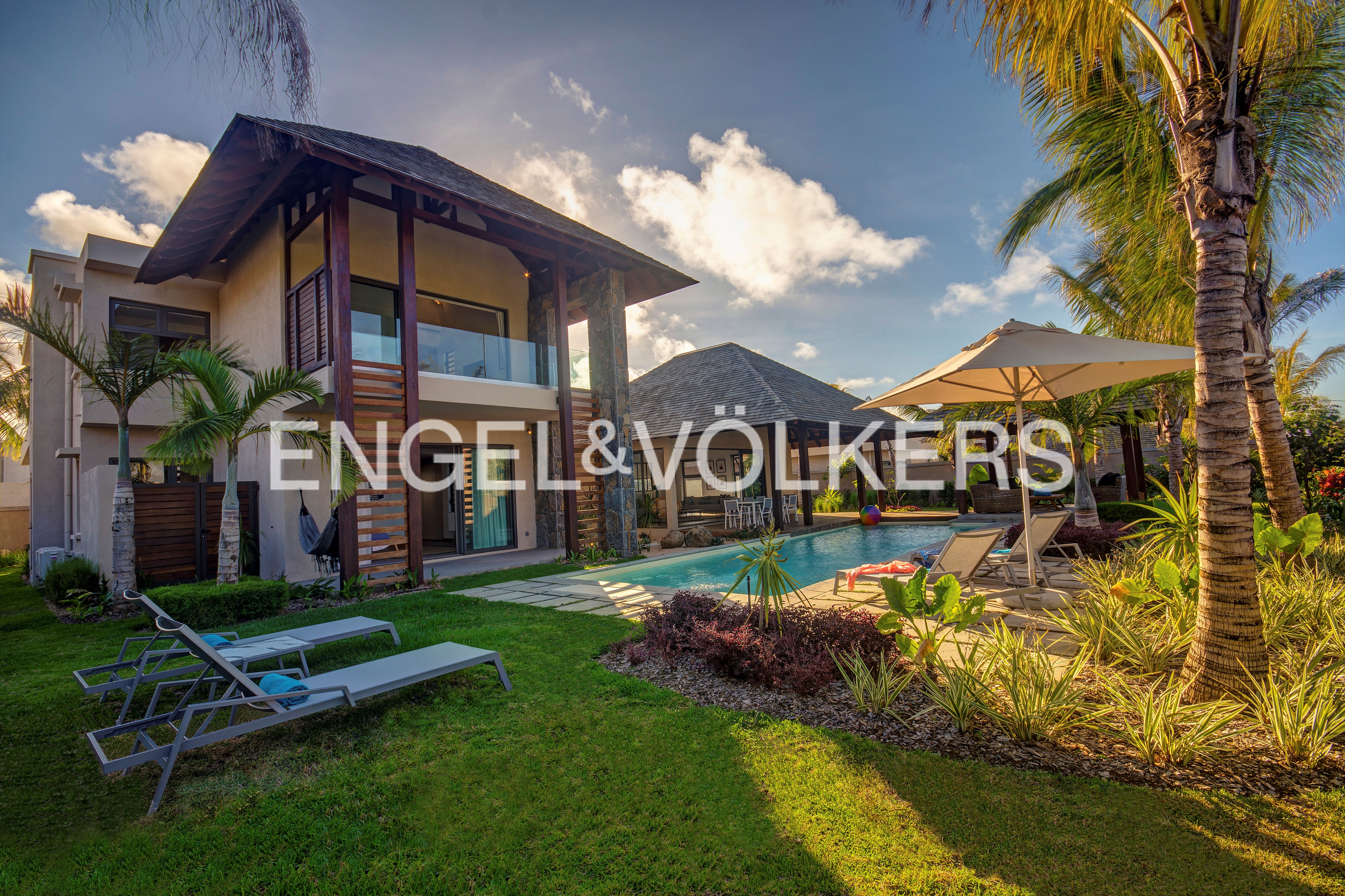 Secluded Tropical Retreat: A Villa of Unparalleled Charm and Luxury