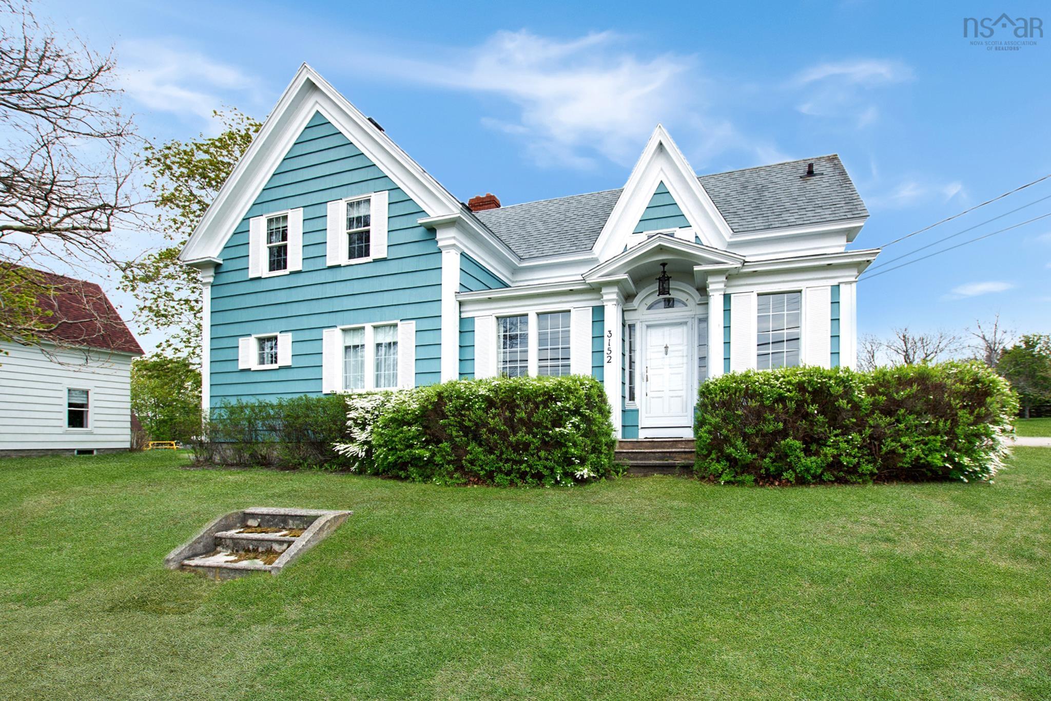 Space, Character And Ocean Views Of St. Mary's Bay
