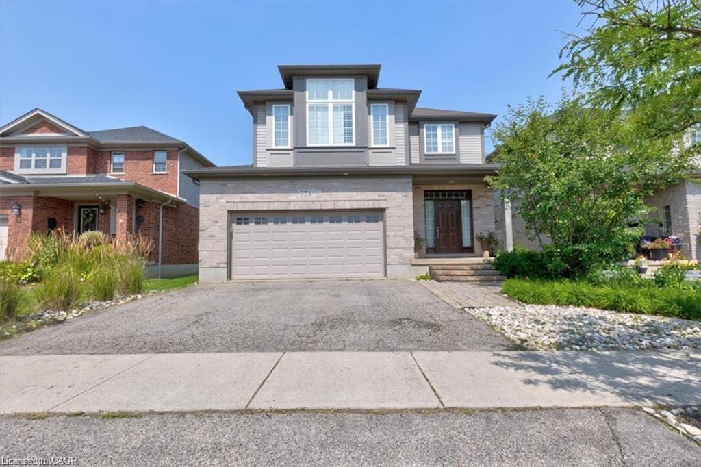 Columbia Forest Detached Home With Plenty Of Natural Light