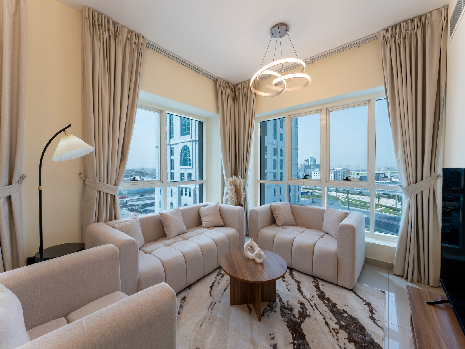 READY TO MOVE I FULLY FURNISHED I PRIME LOCATION