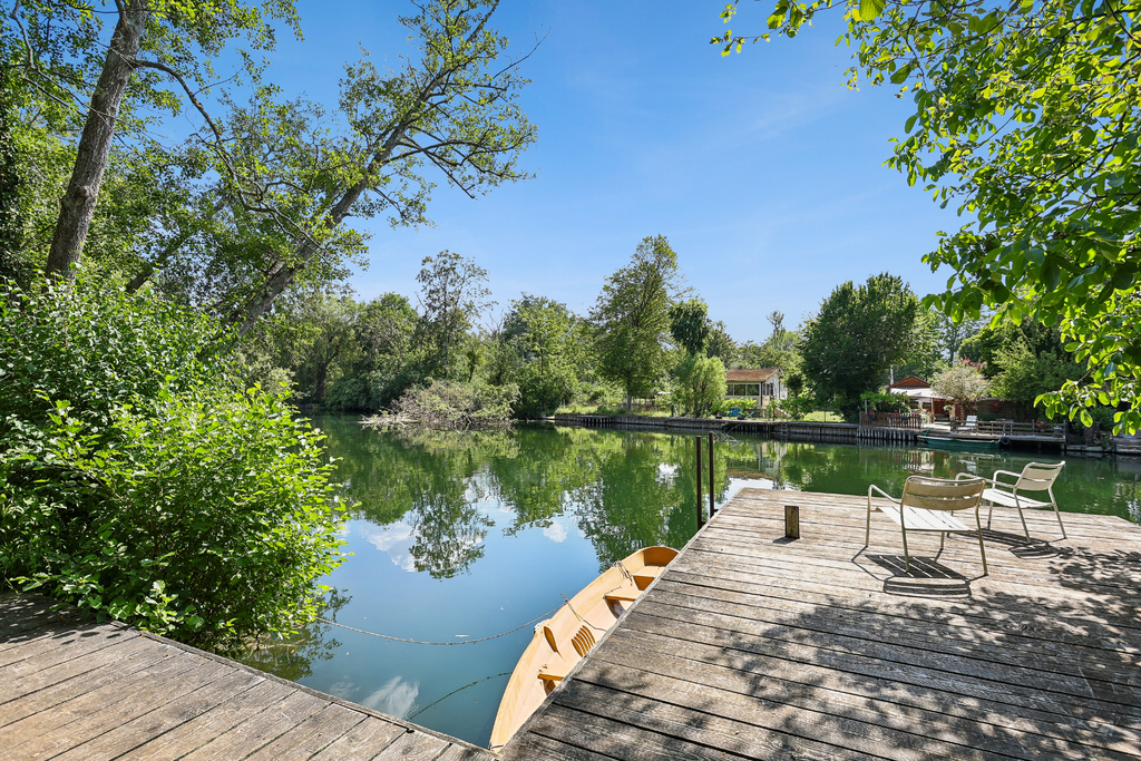 A unique property on the banks of the Loing