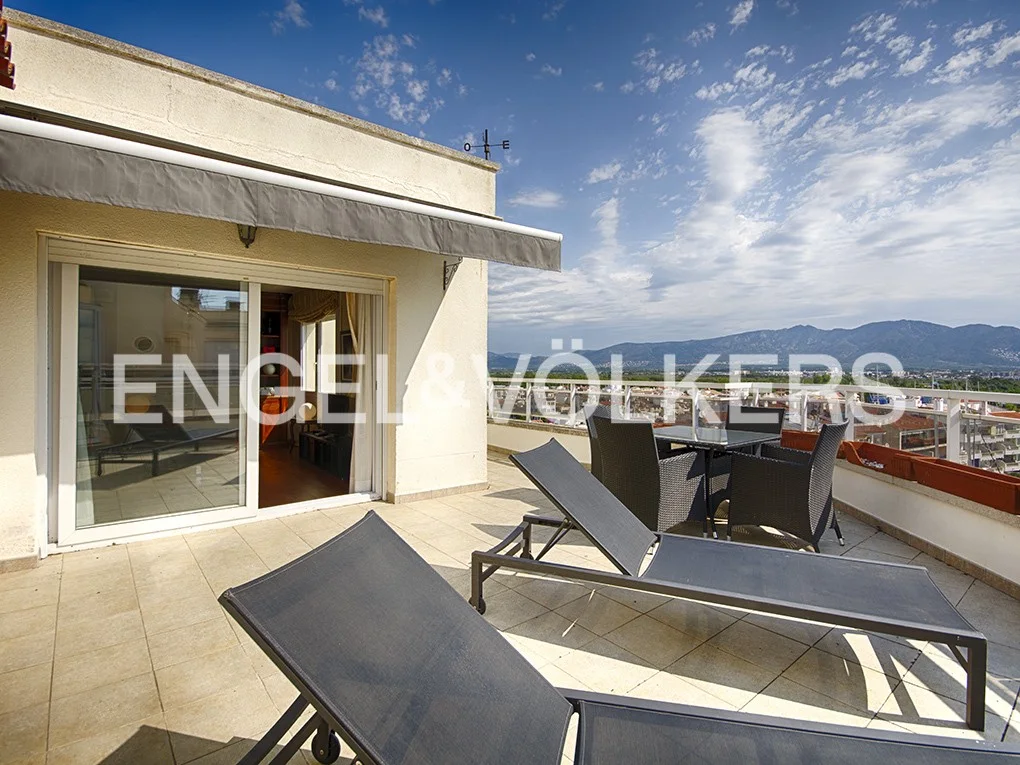 Penthouse with terrace of 58 m2 and views