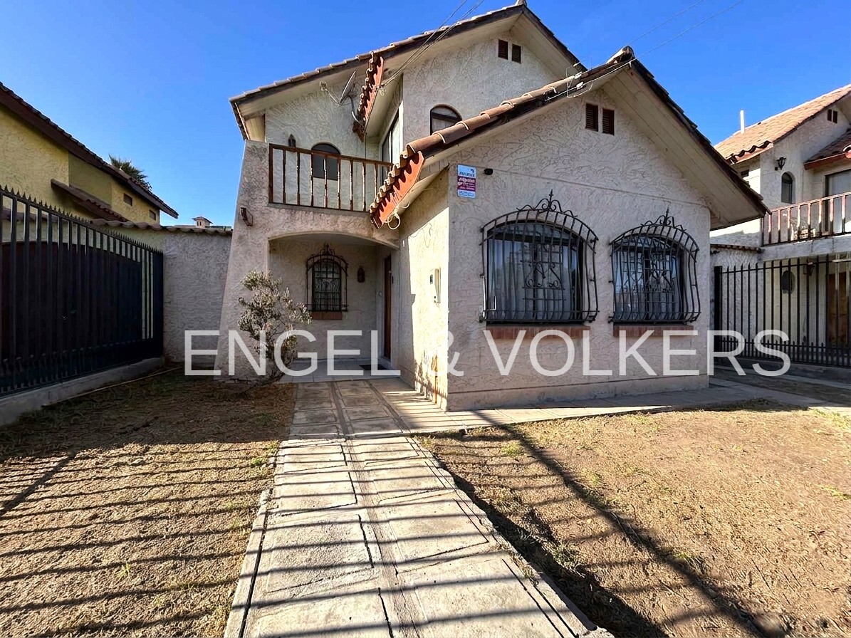 Arriendo casa en plena avda Gabriel González Videla