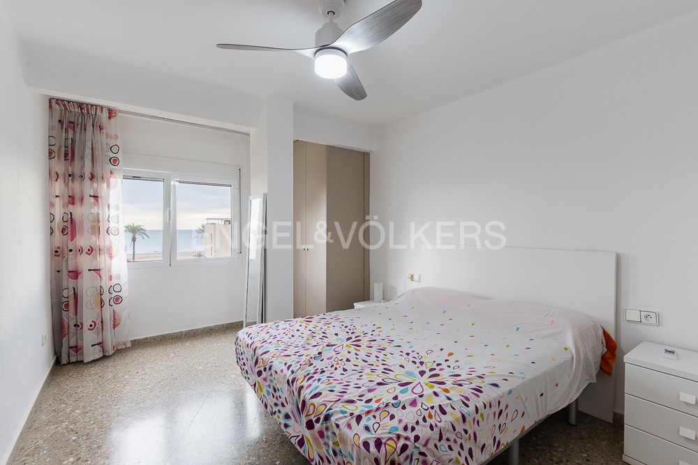 Short-stay apartment on La Pobla de Farnals beach
