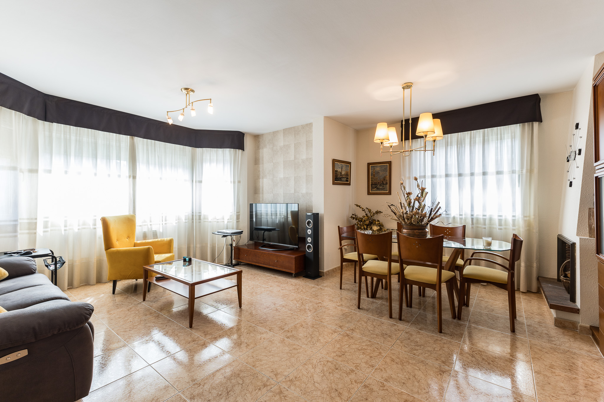 Exclusive end-of-terrace townhouse with private garden, 4 bedrooms, attic and double garage in Sant Vicenç dels Horts