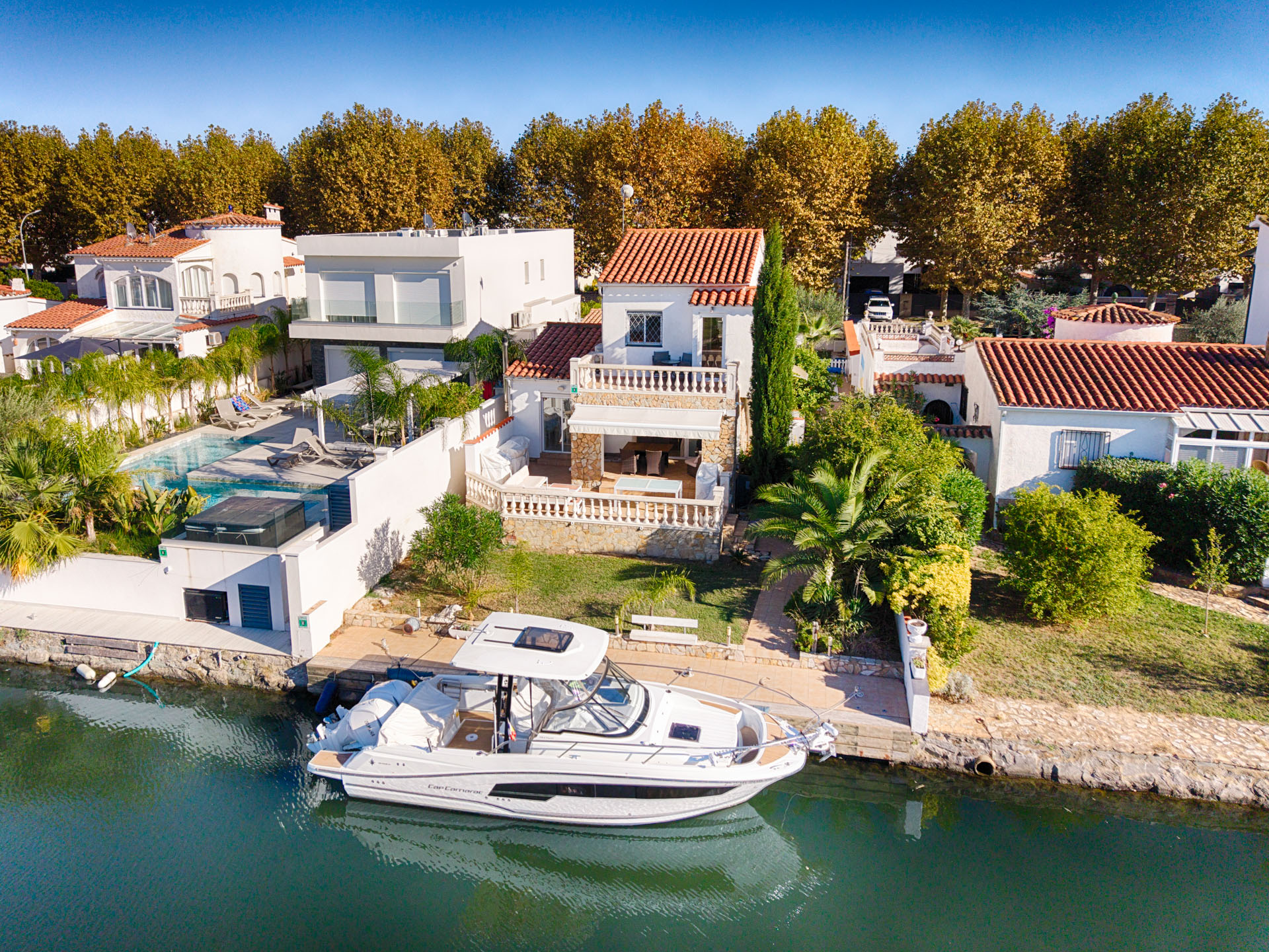 Mediterranean villa with pool and 12.5 m mooring in Empuriabrava