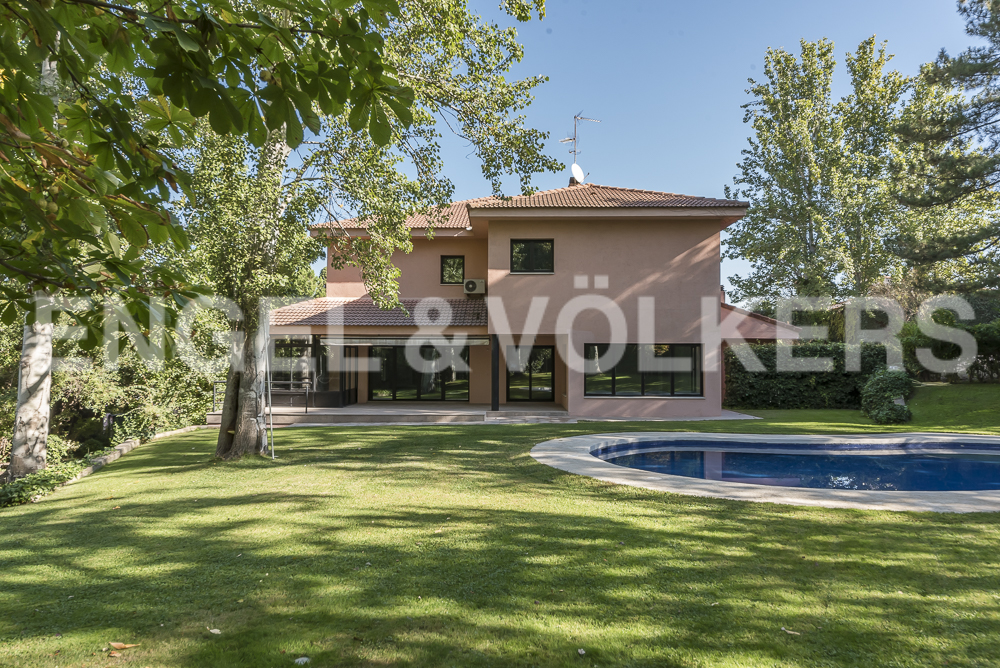 Magnificent single family house for rent in Somosaguas