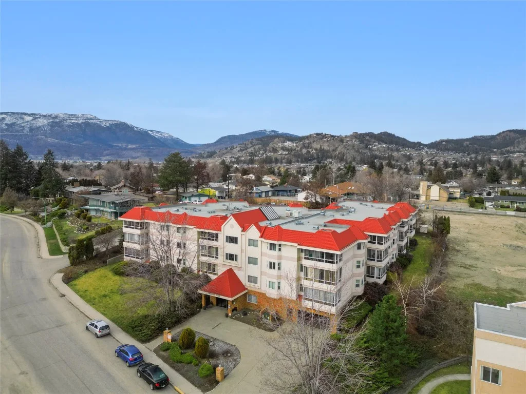 Luxury at Vista View Place with Mountain Views!