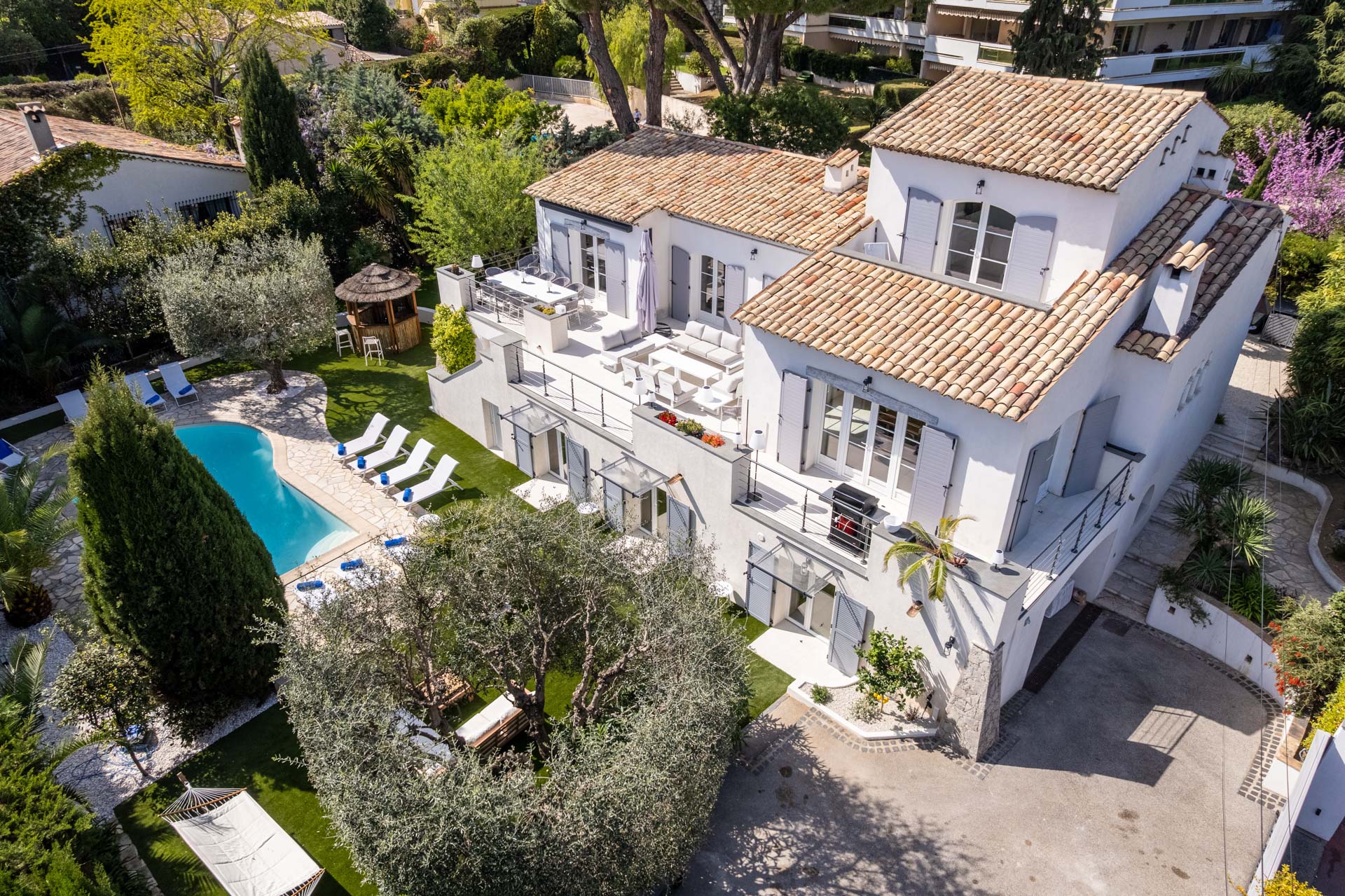 Luxury Villa for Rent in Central Cannes with Heated Pool and Wellness Area