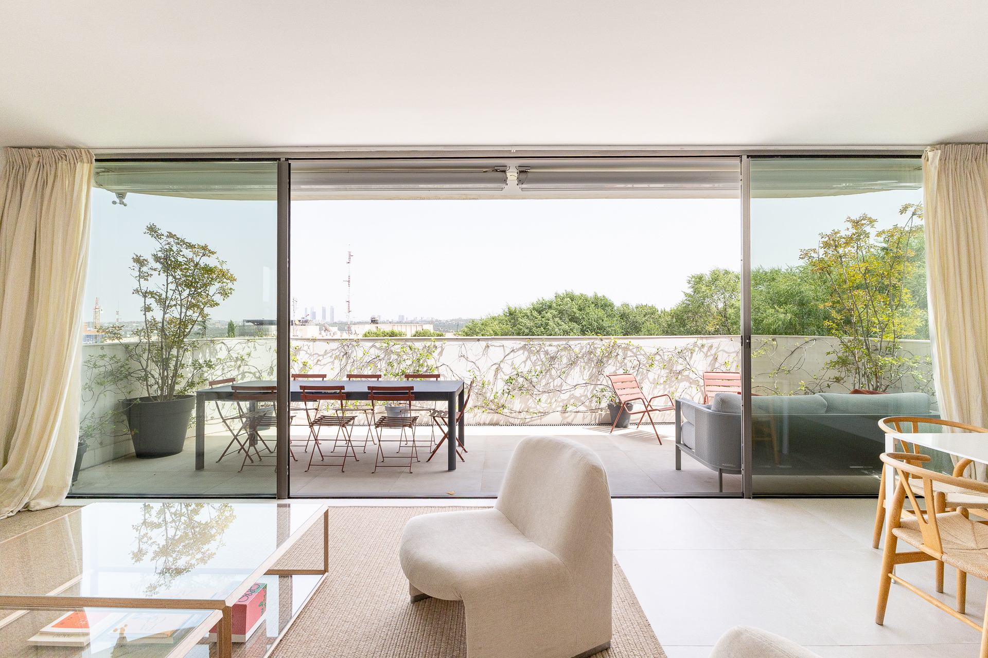 Exclusive apartment with large terrace and views in Valdemarín