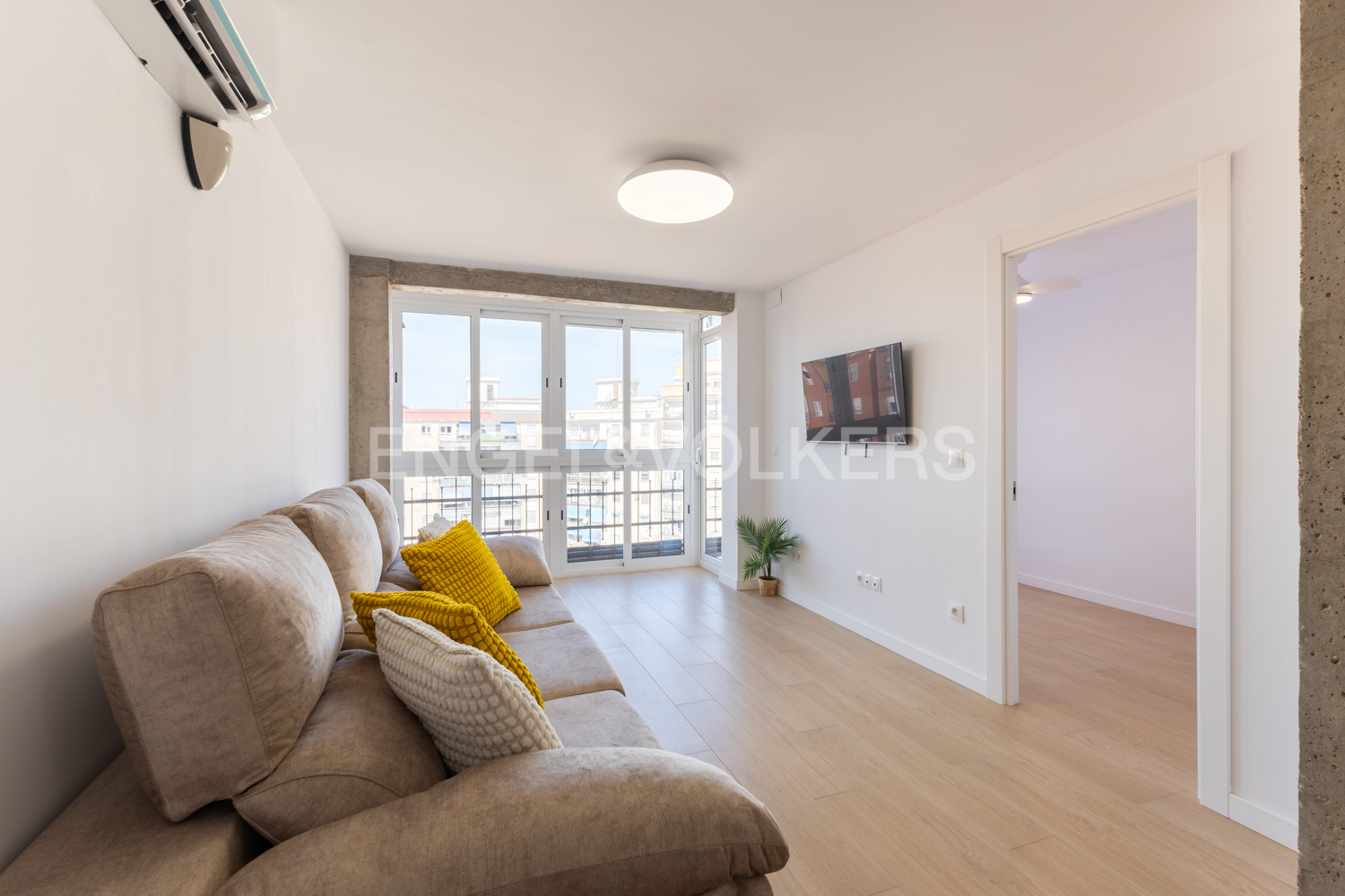 Fully refurbished property in Quatre Carreres