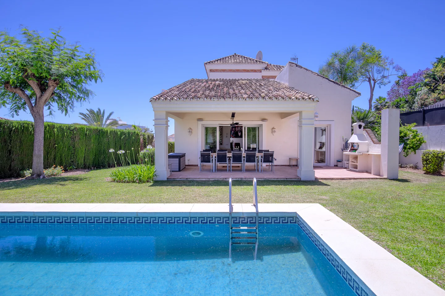 Charming villa La Quinta. Price from €6,000 per week