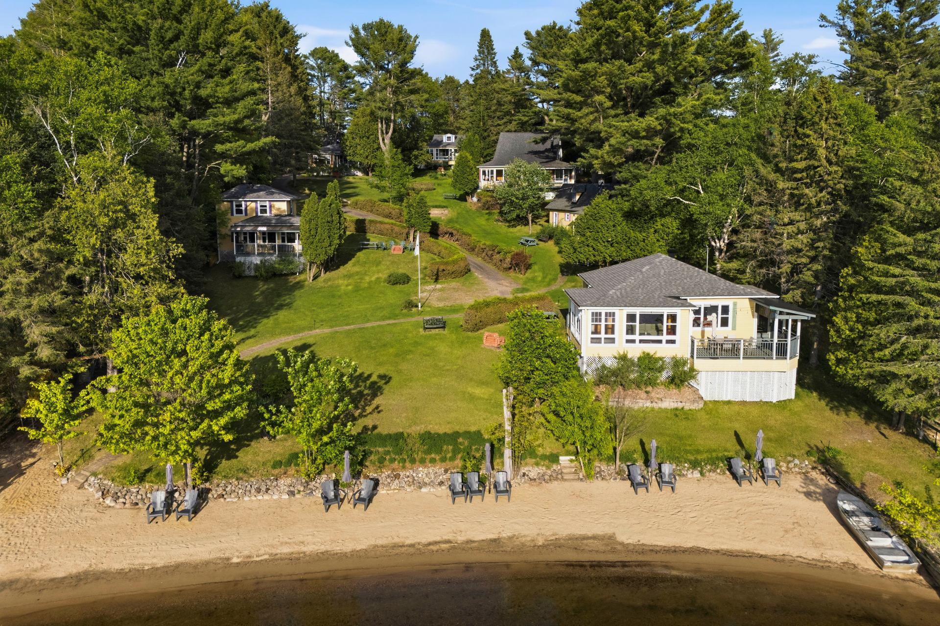 Private rental estate on prestigious Lac Simon.