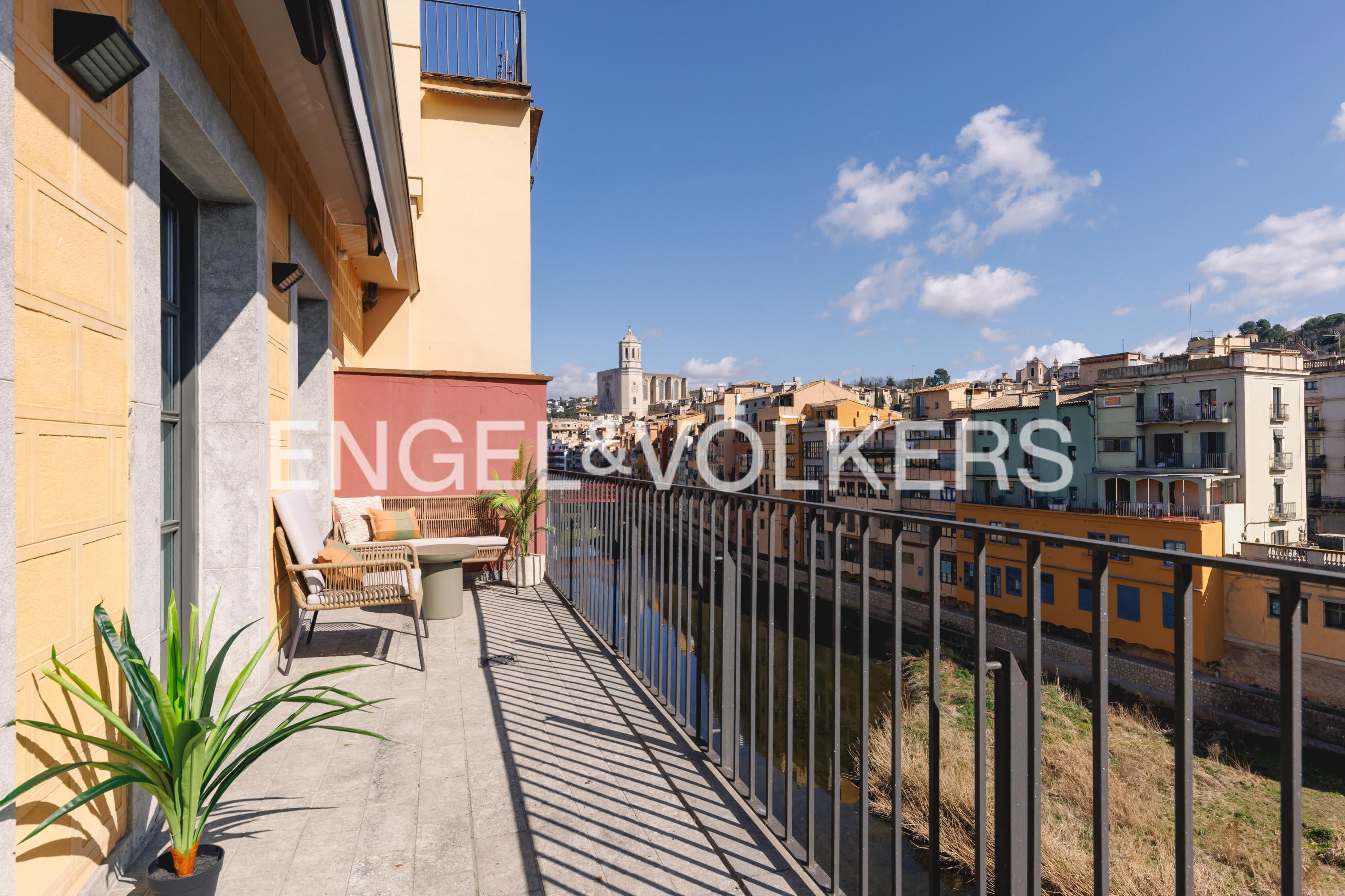 Spectacular penthouse in Pont de Pedra