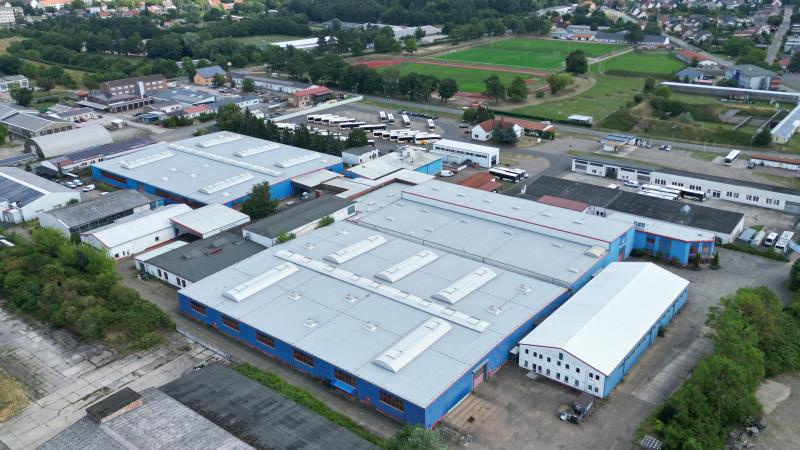 Industrieanlage mit vielseitig nutzbaren Lager- und Produktionshallen
